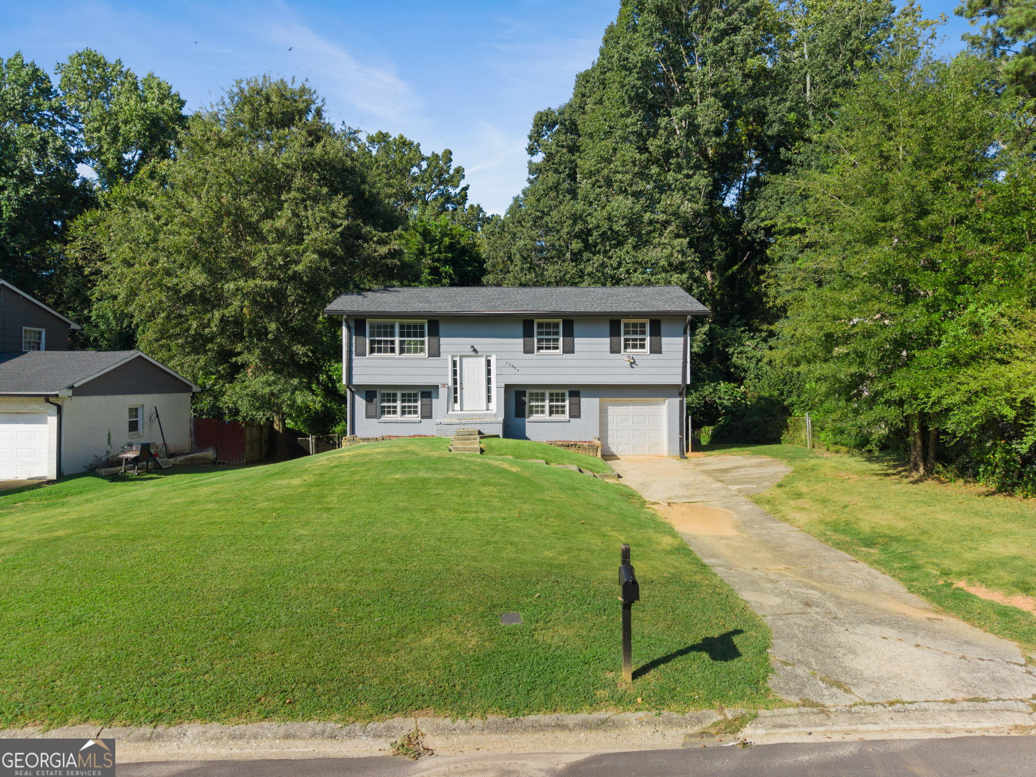 10555 Thrasher Road Property Photo 2