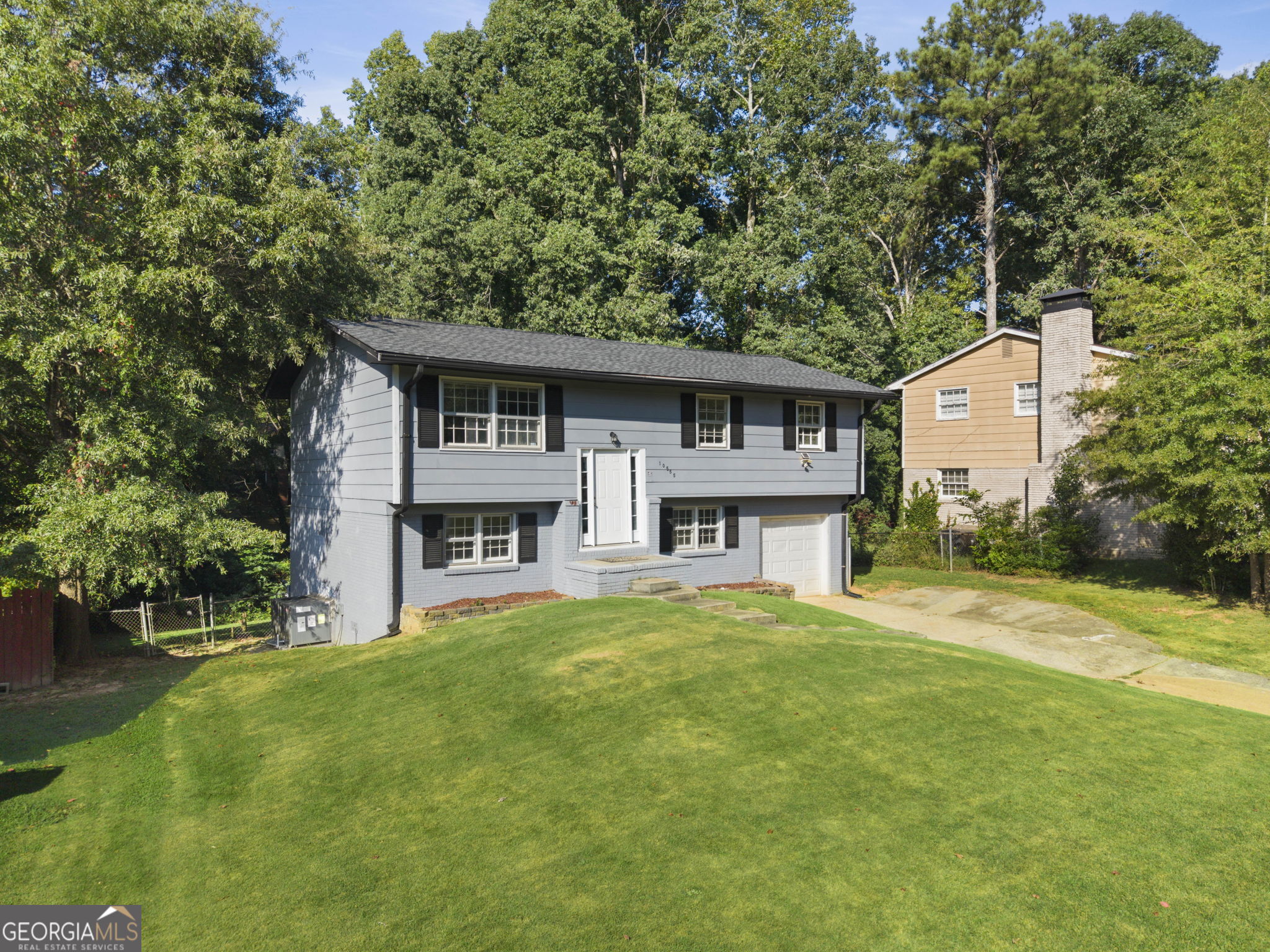 10555 Thrasher Road Property Photo 3