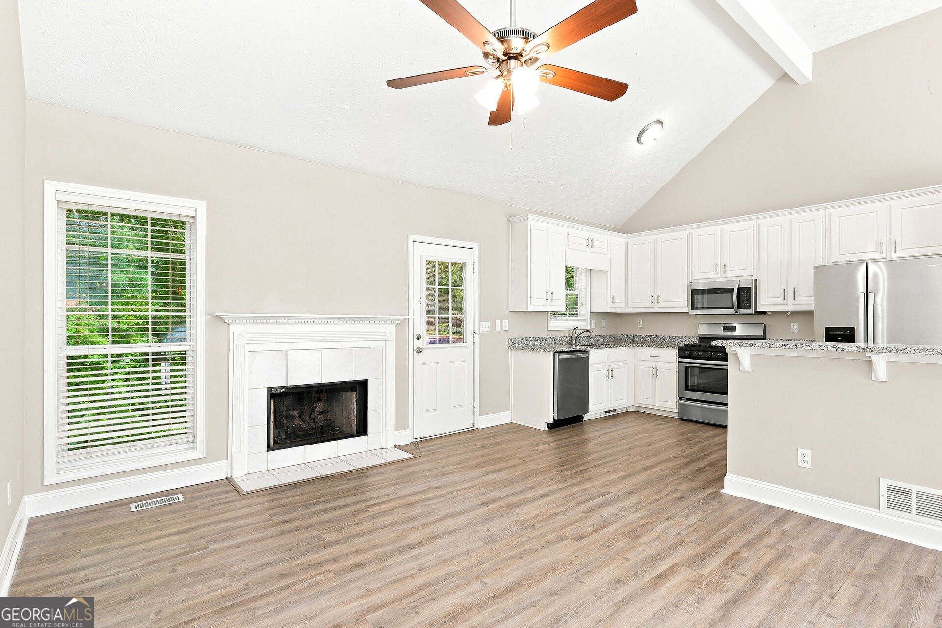 4876 Hunt Club Drive Property Photo 4