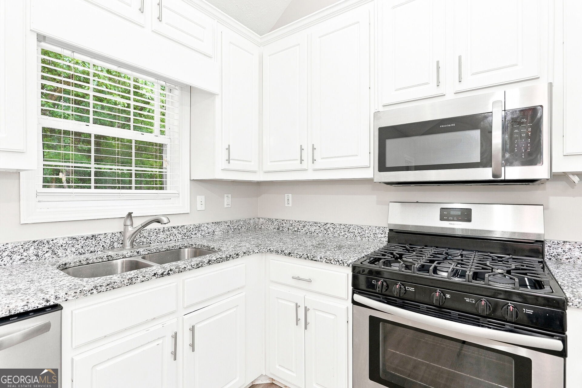 4876 Hunt Club Drive Property Photo 7