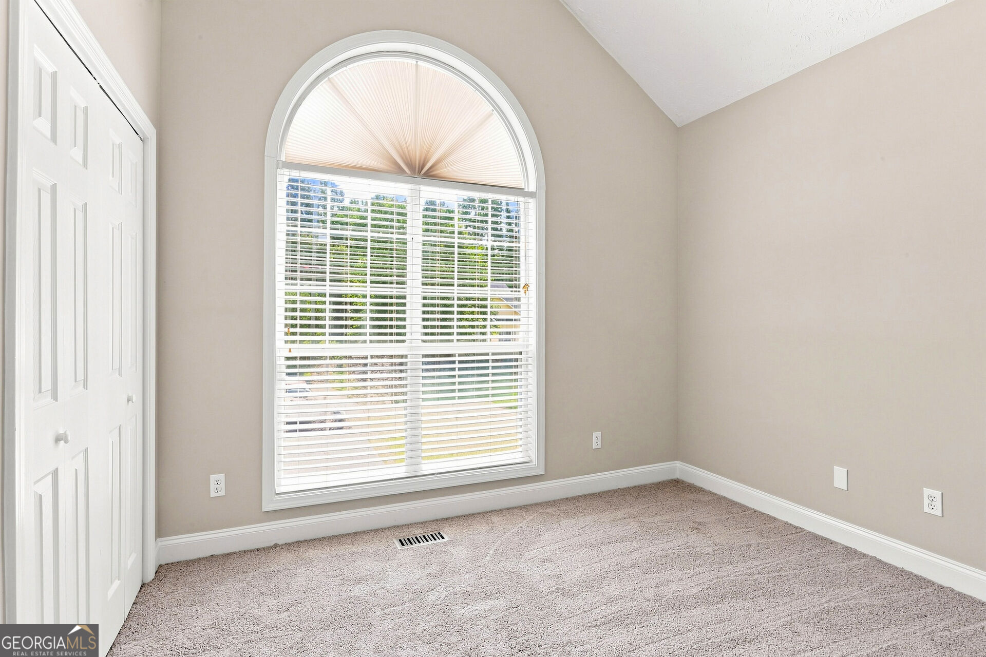 4876 Hunt Club Drive Property Photo 11