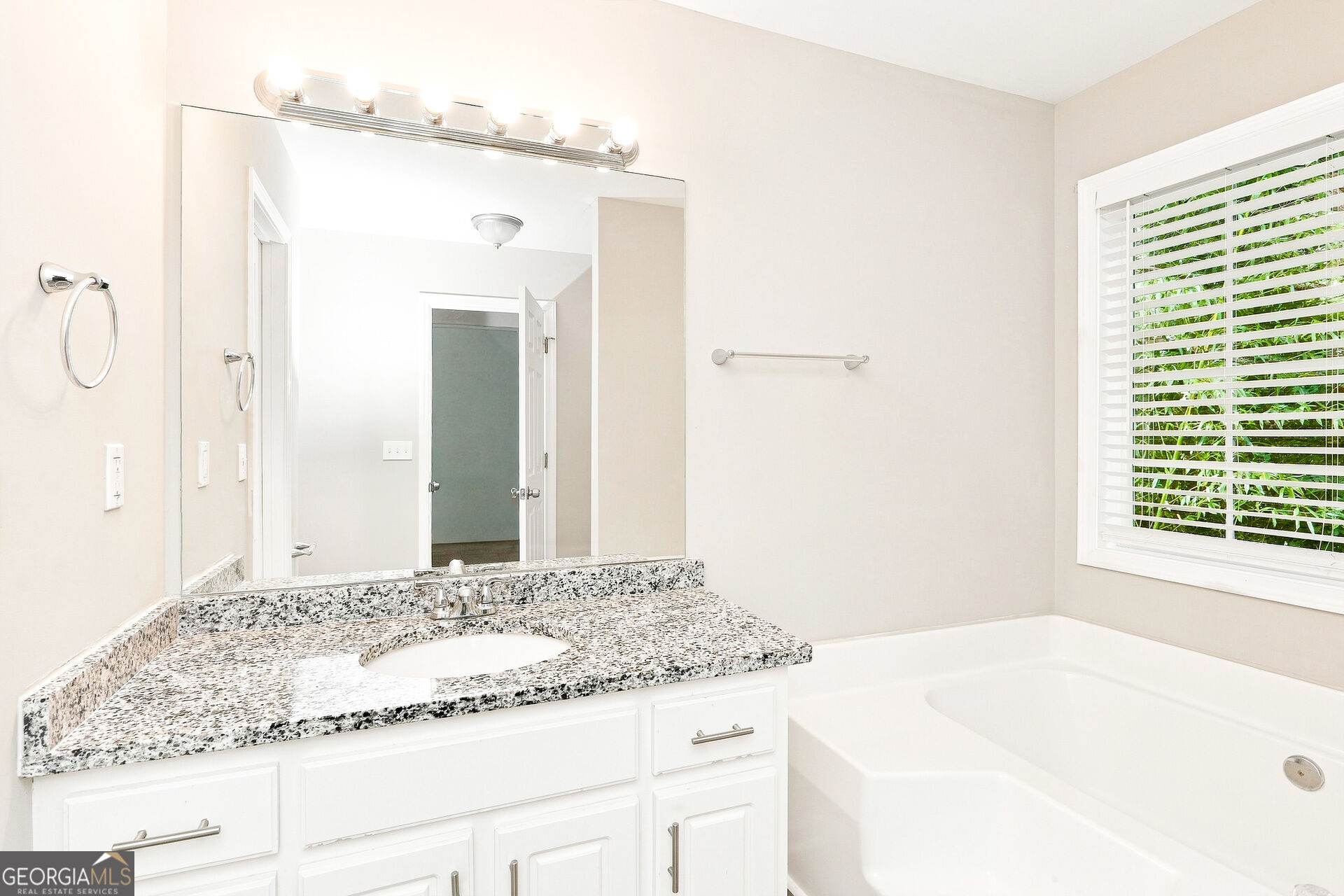 4876 Hunt Club Drive Property Photo 12