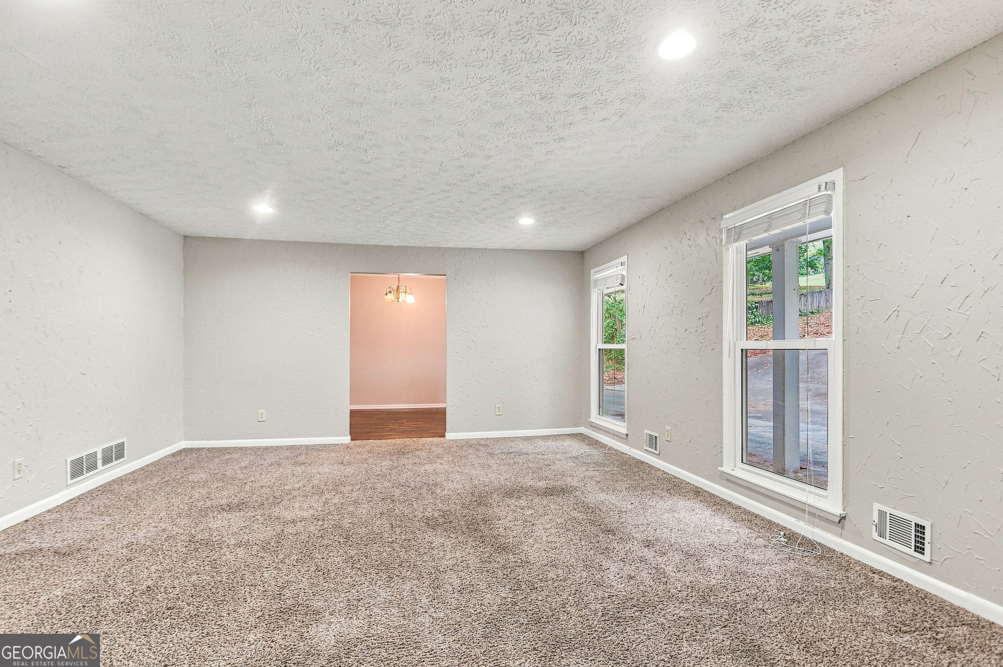 2324 Sussex Court Property Photo 8