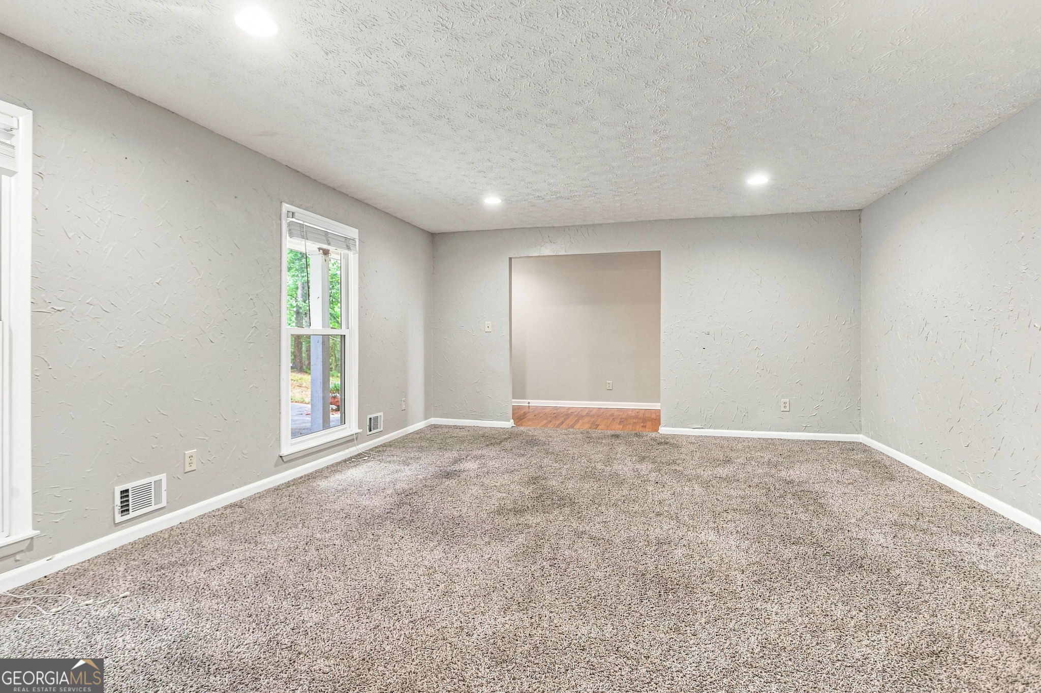 2324 Sussex Court Property Photo 9