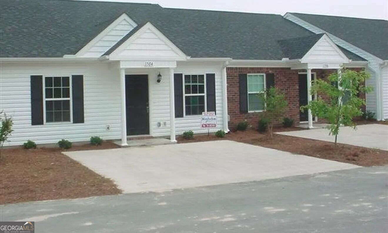 1808 Lauren Lane Property Photo 1