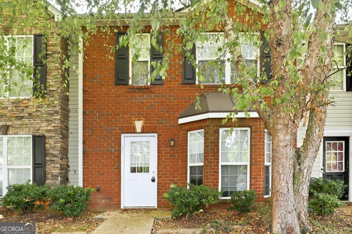 2002 Grove Way Property Photo 1
