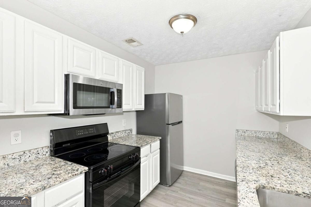 2002 Grove Way Property Photo 3