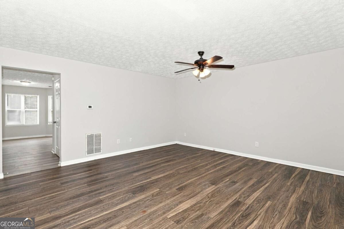 2002 Grove Way Property Photo 6
