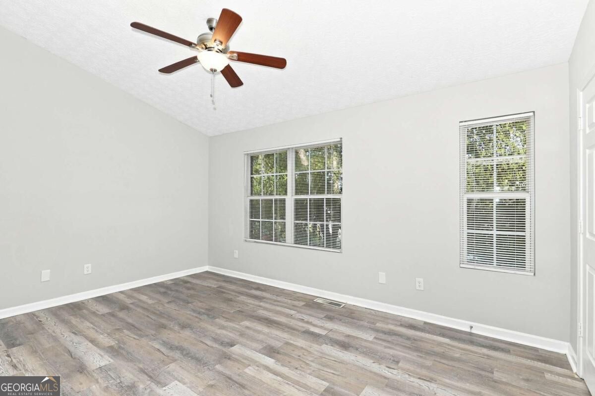 2002 Grove Way Property Photo 7