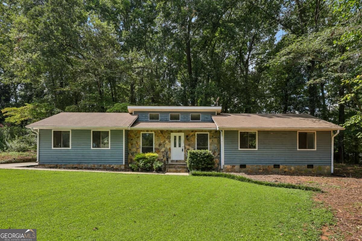 106 Hilltop Circle Property Photo 1
