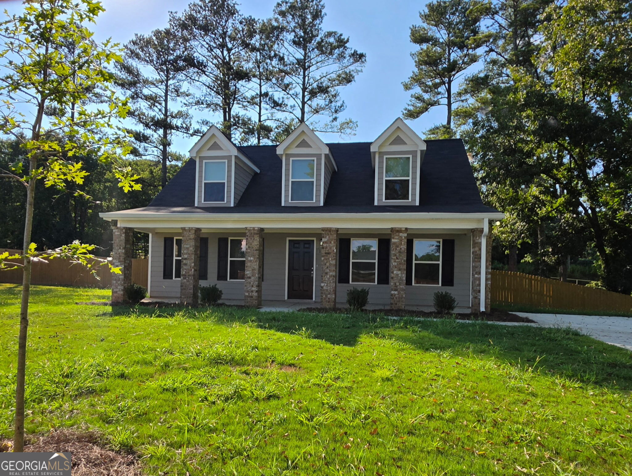 111 Charlotte Circle Property Photo 1
