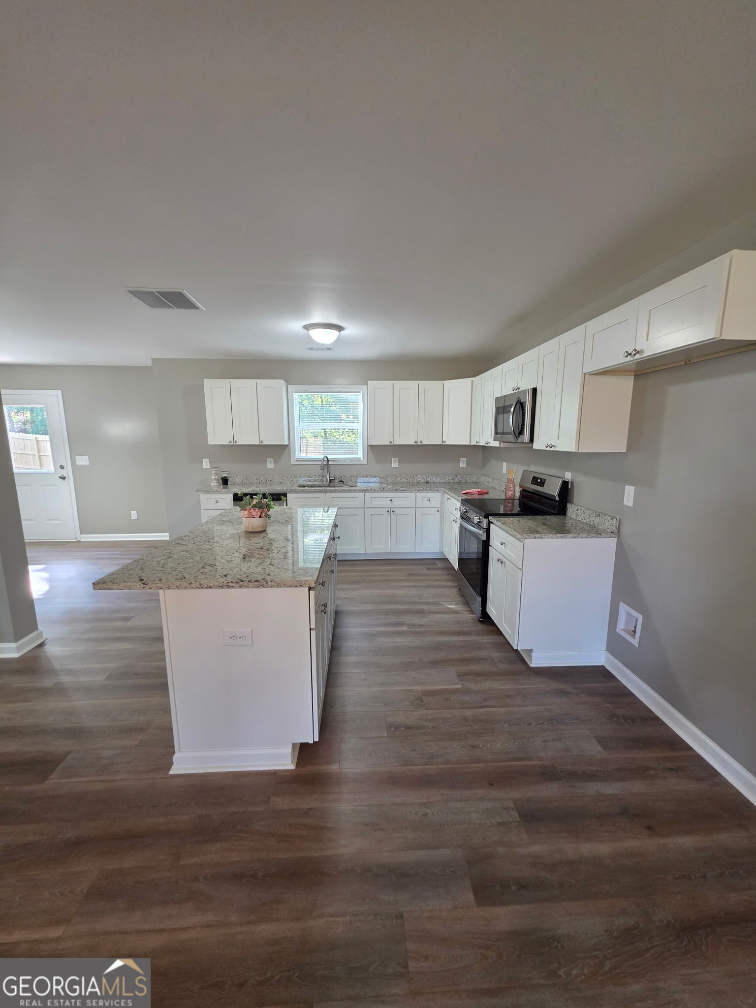 111 Charlotte Circle Property Photo 4