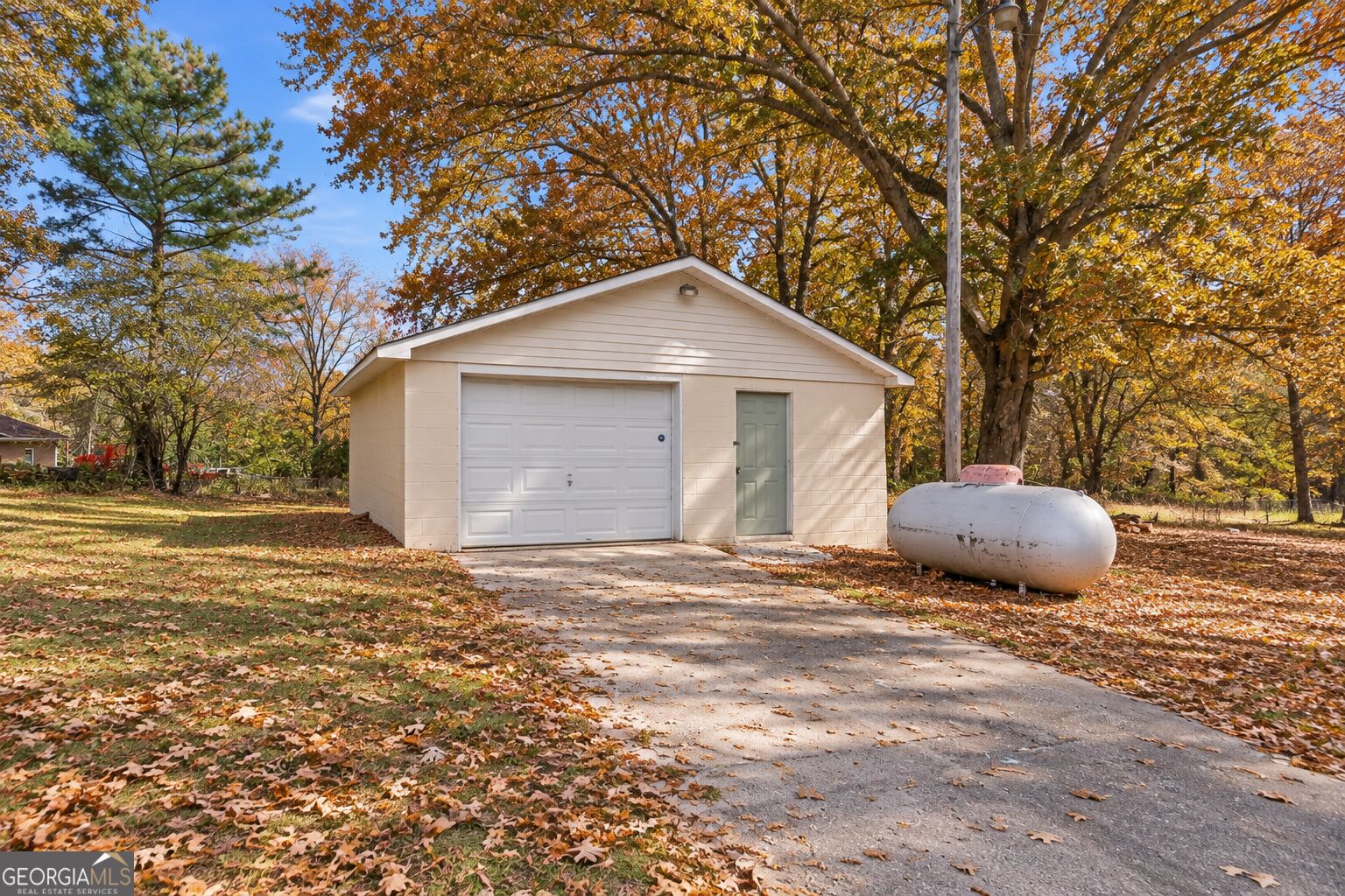 6344 Mize Road Property Photo 2
