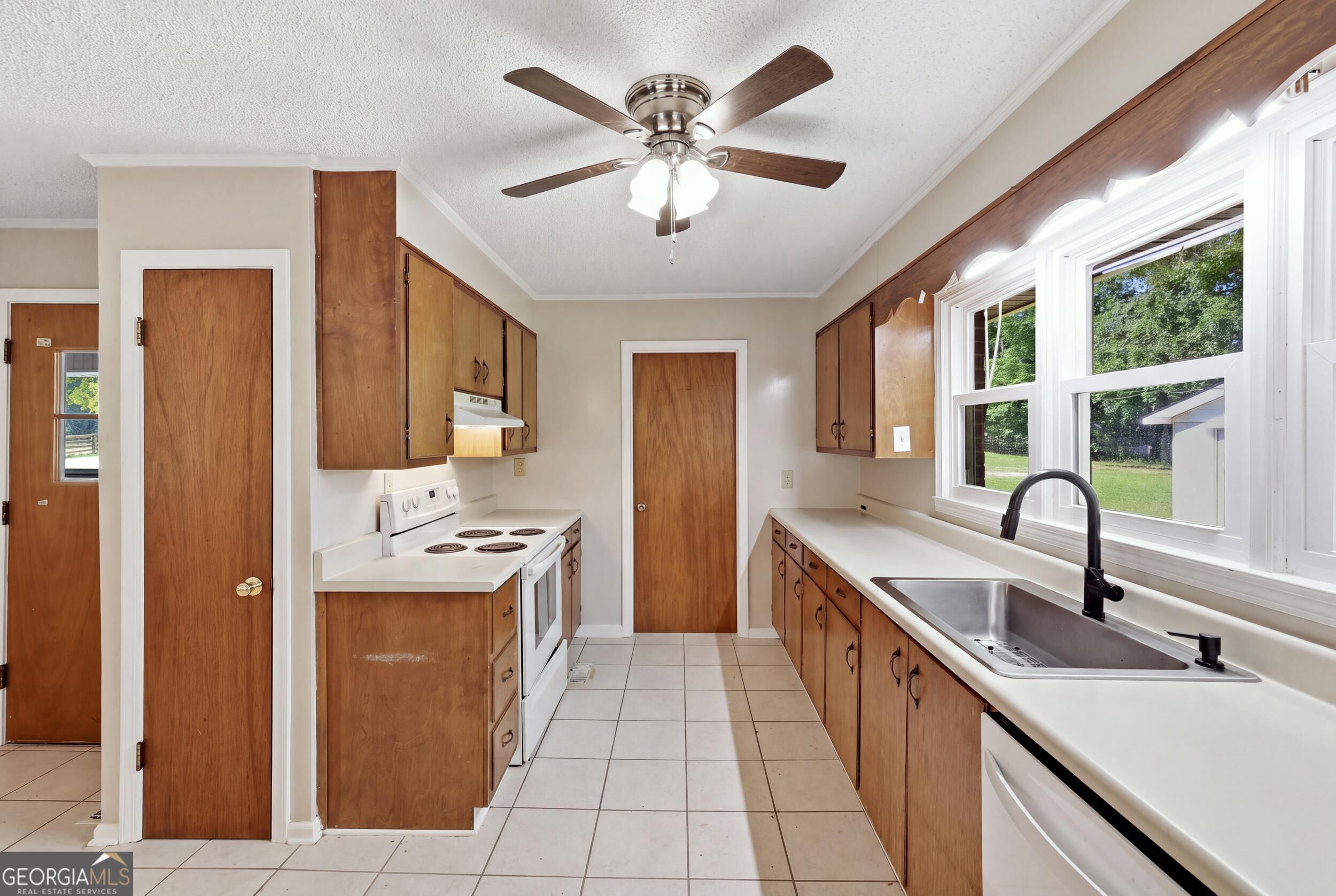 6344 Mize Road Property Photo 7