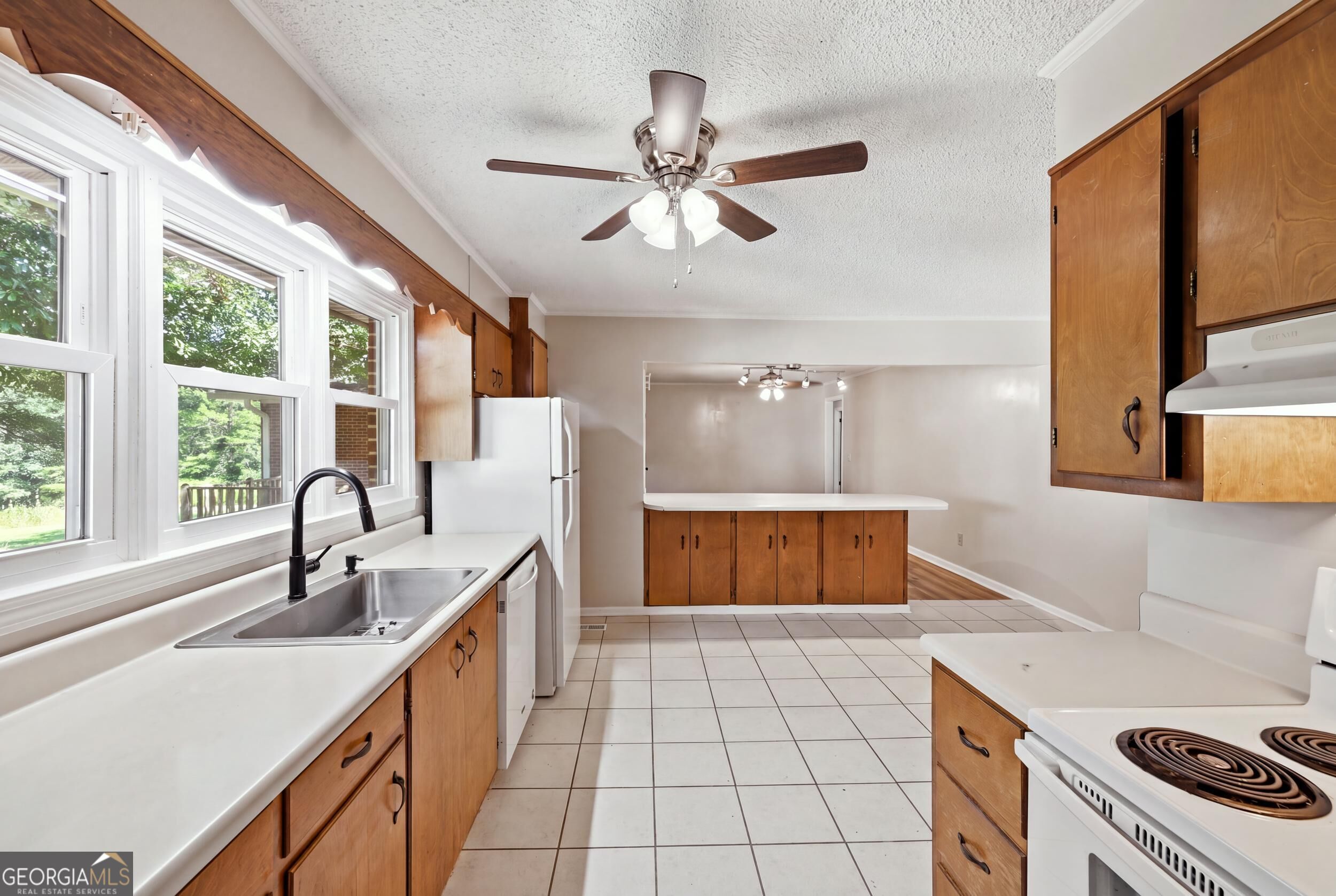 6344 Mize Road Property Photo 8