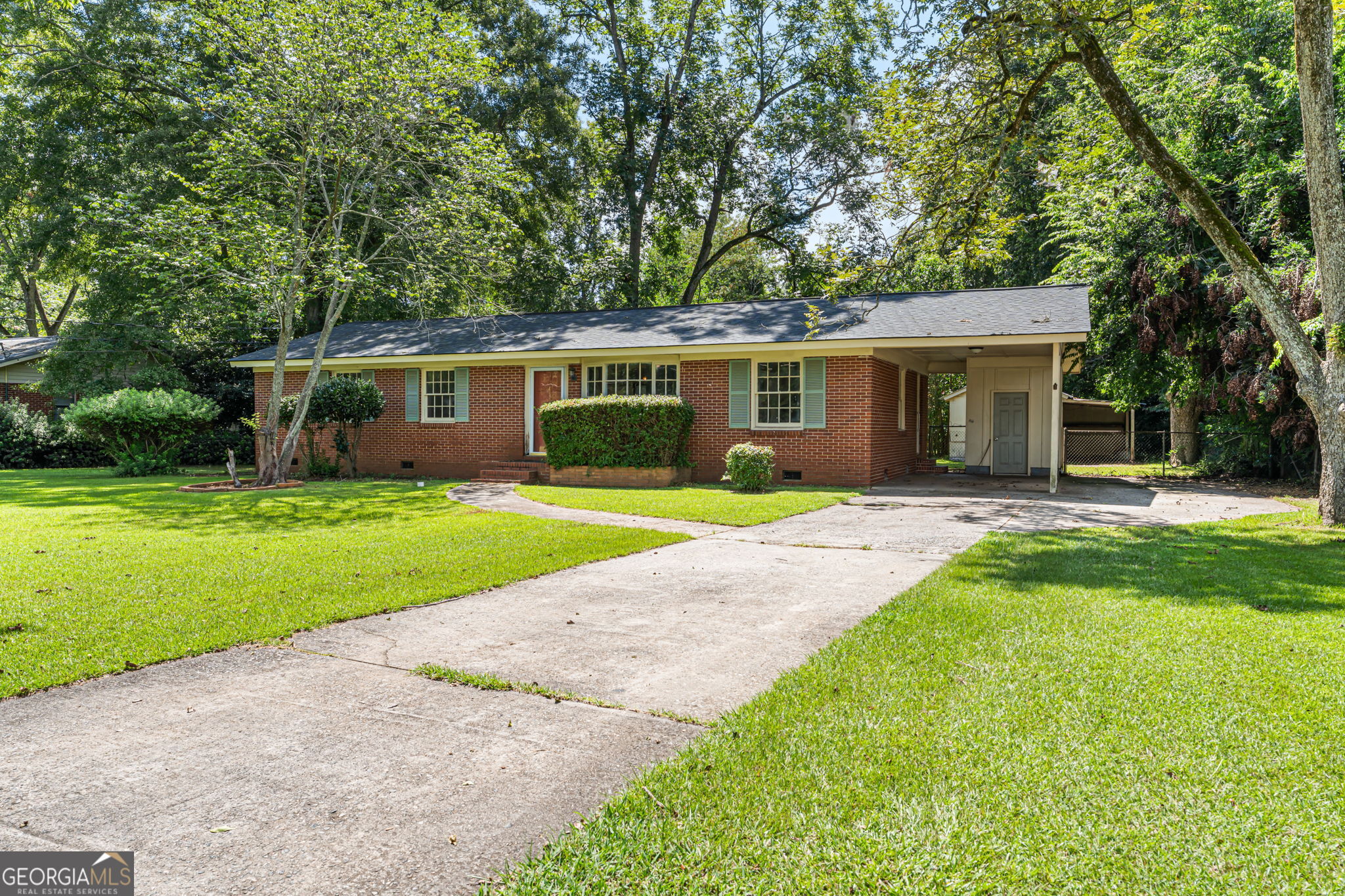 411 Magnolia Street Property Photo 2