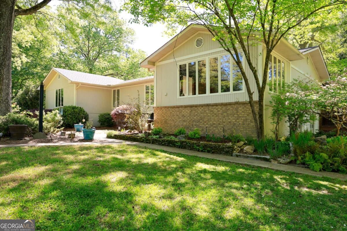 8277 Buchanan Highway Property Photo 2