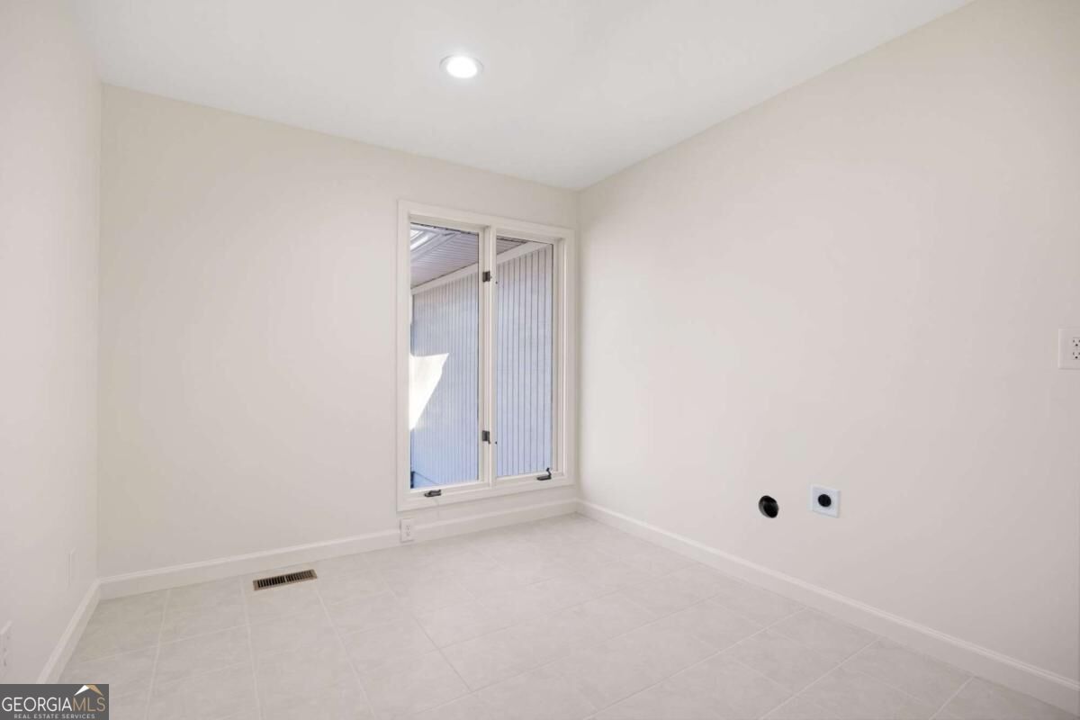 8277 Buchanan Highway Property Photo 13