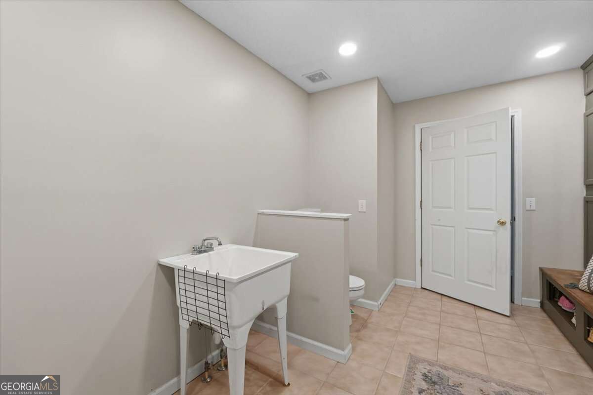 2011 Windfield Drive Property Photo 14