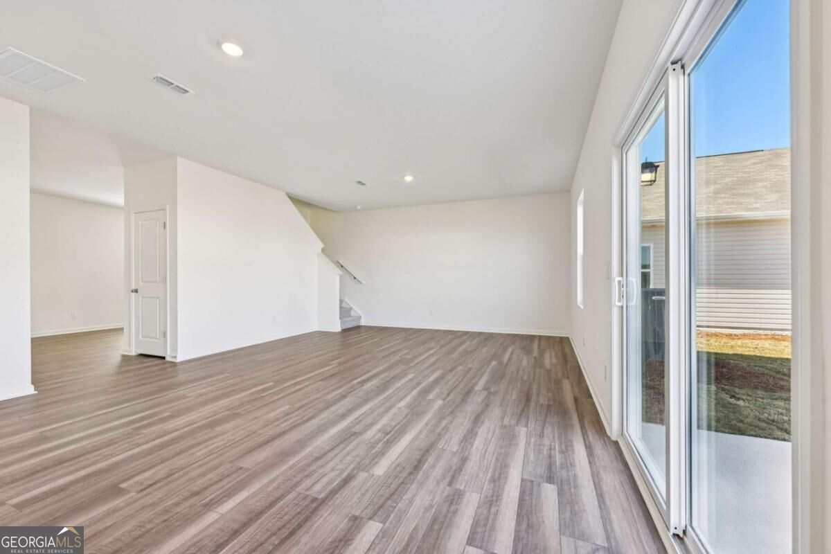 37 Crescent Boulevard Property Photo 8