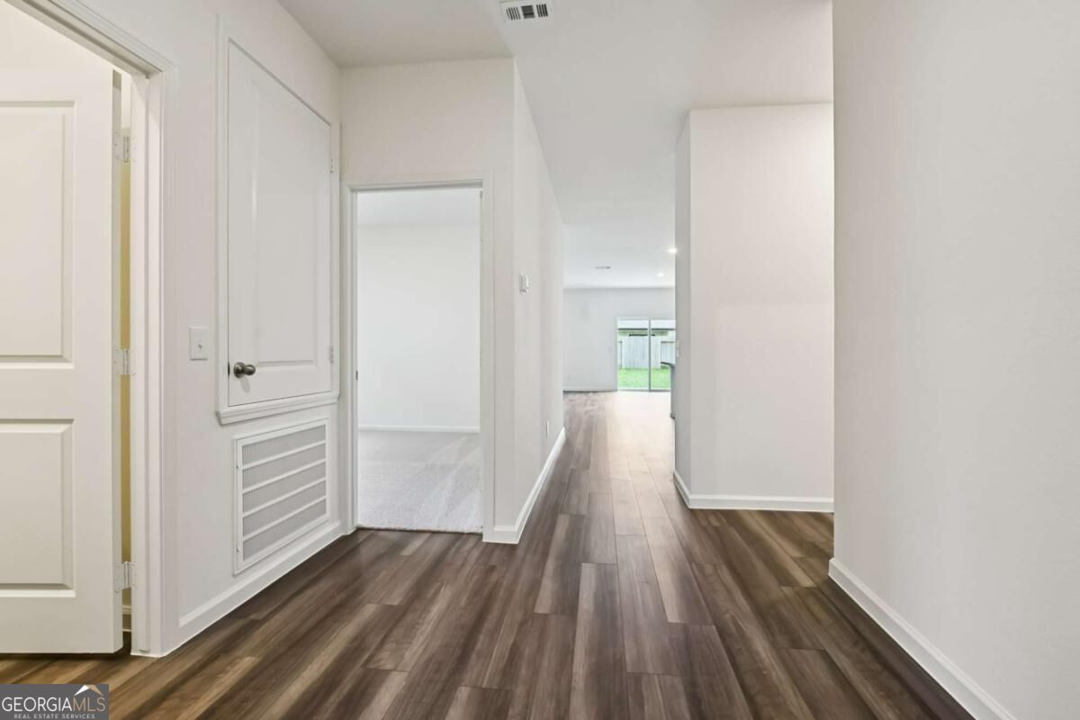 32 Crescent Boulevard Property Photo 5