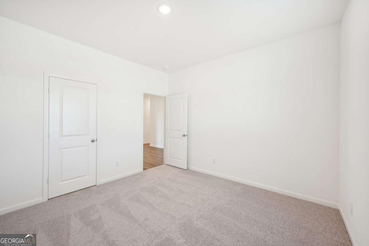 32 Crescent Boulevard Property Photo 6