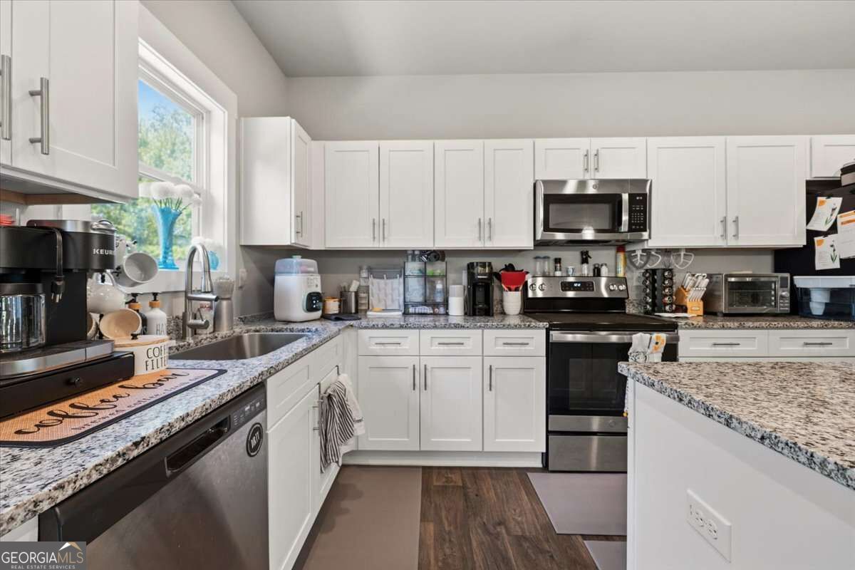 76 Wisteria Lane Property Photo 17