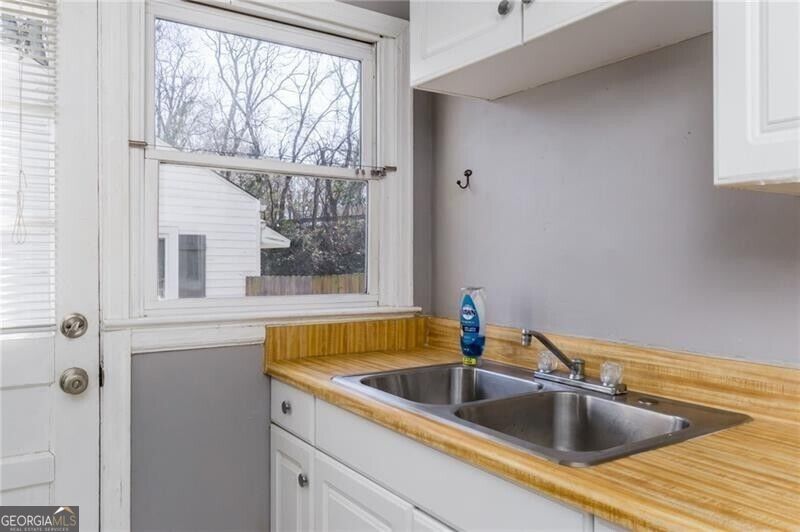 312 Phillips Drive Se Property Photo 3