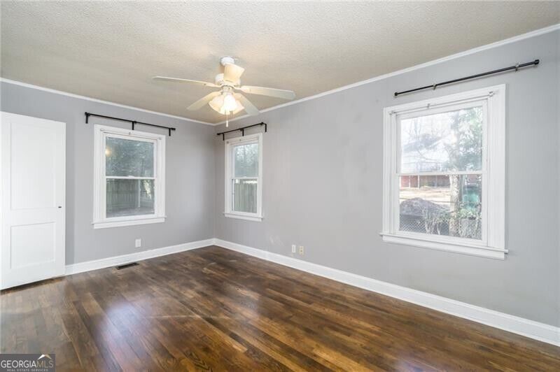 312 Phillips Drive Se Property Photo 5