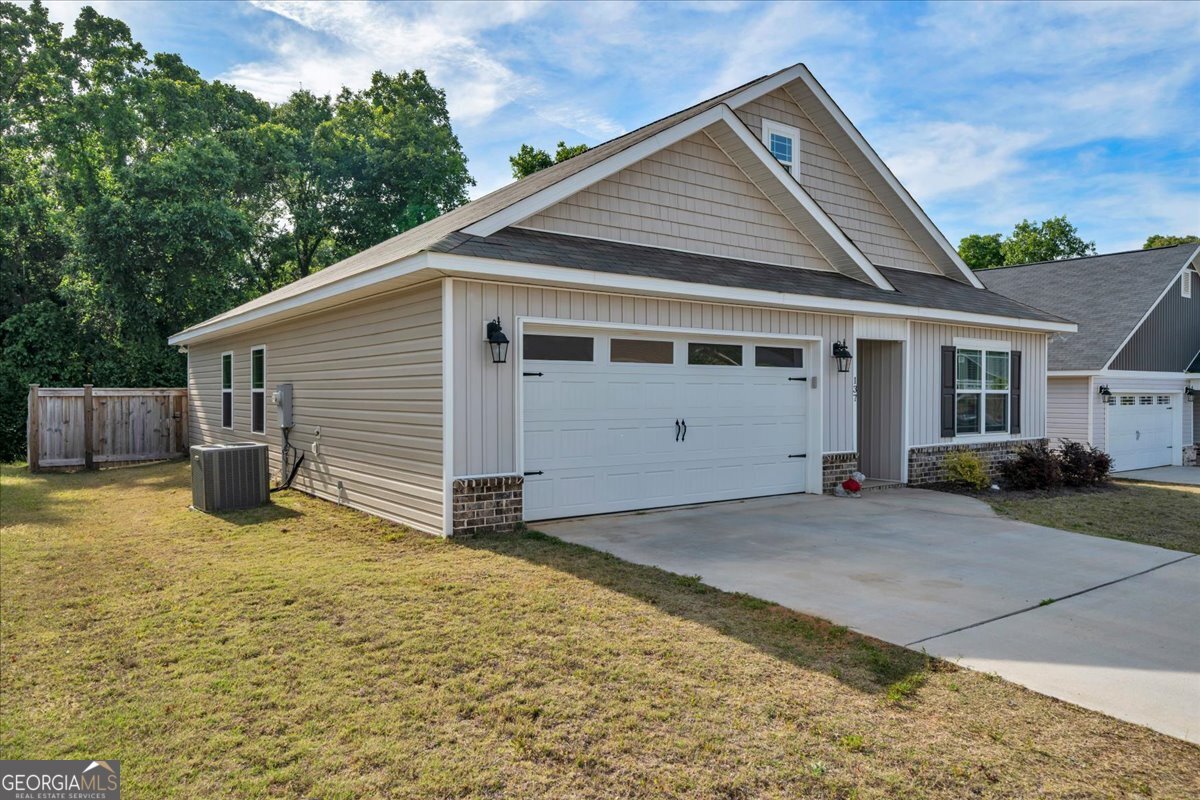 137 Red Tail Circle Property Photo 2
