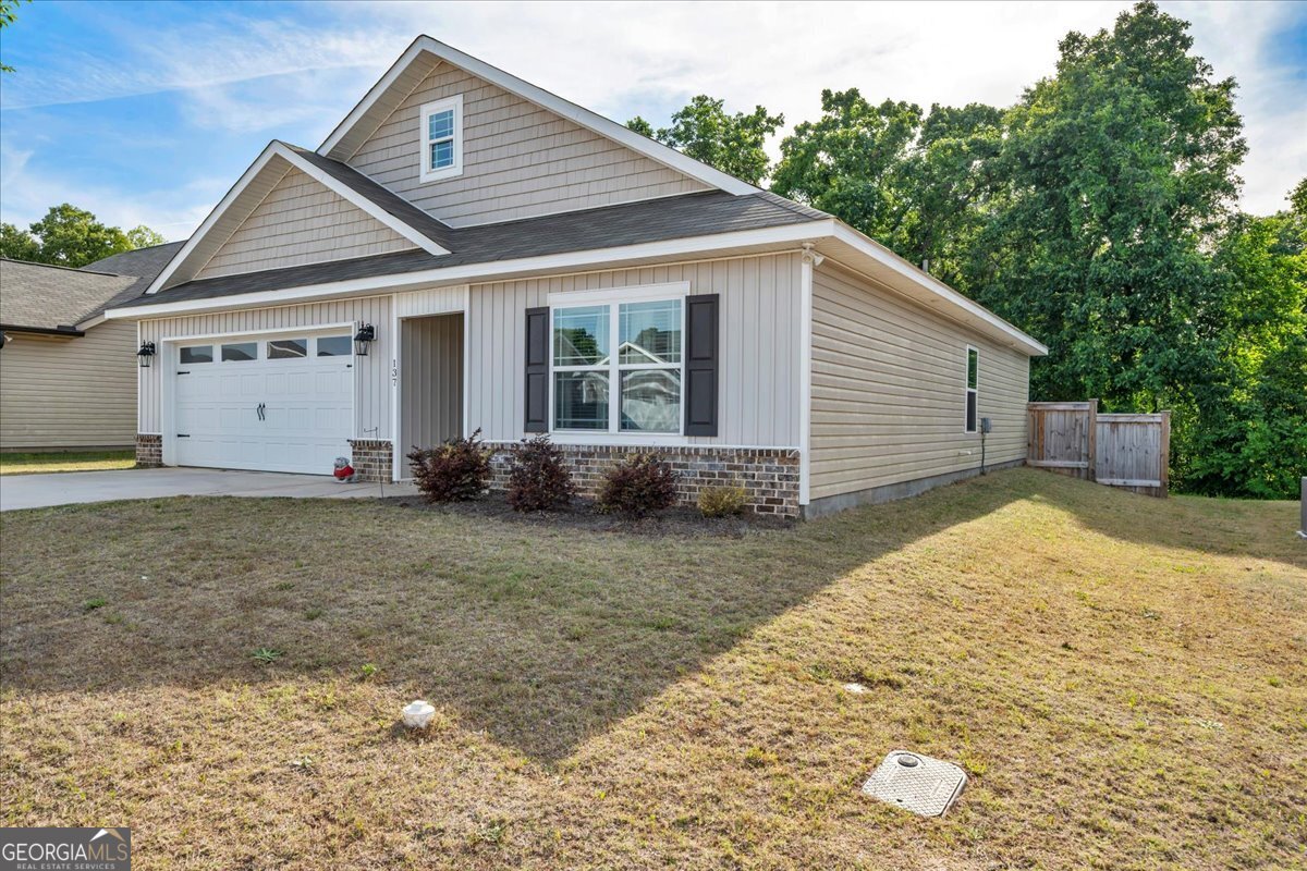 137 Red Tail Circle Property Photo 3