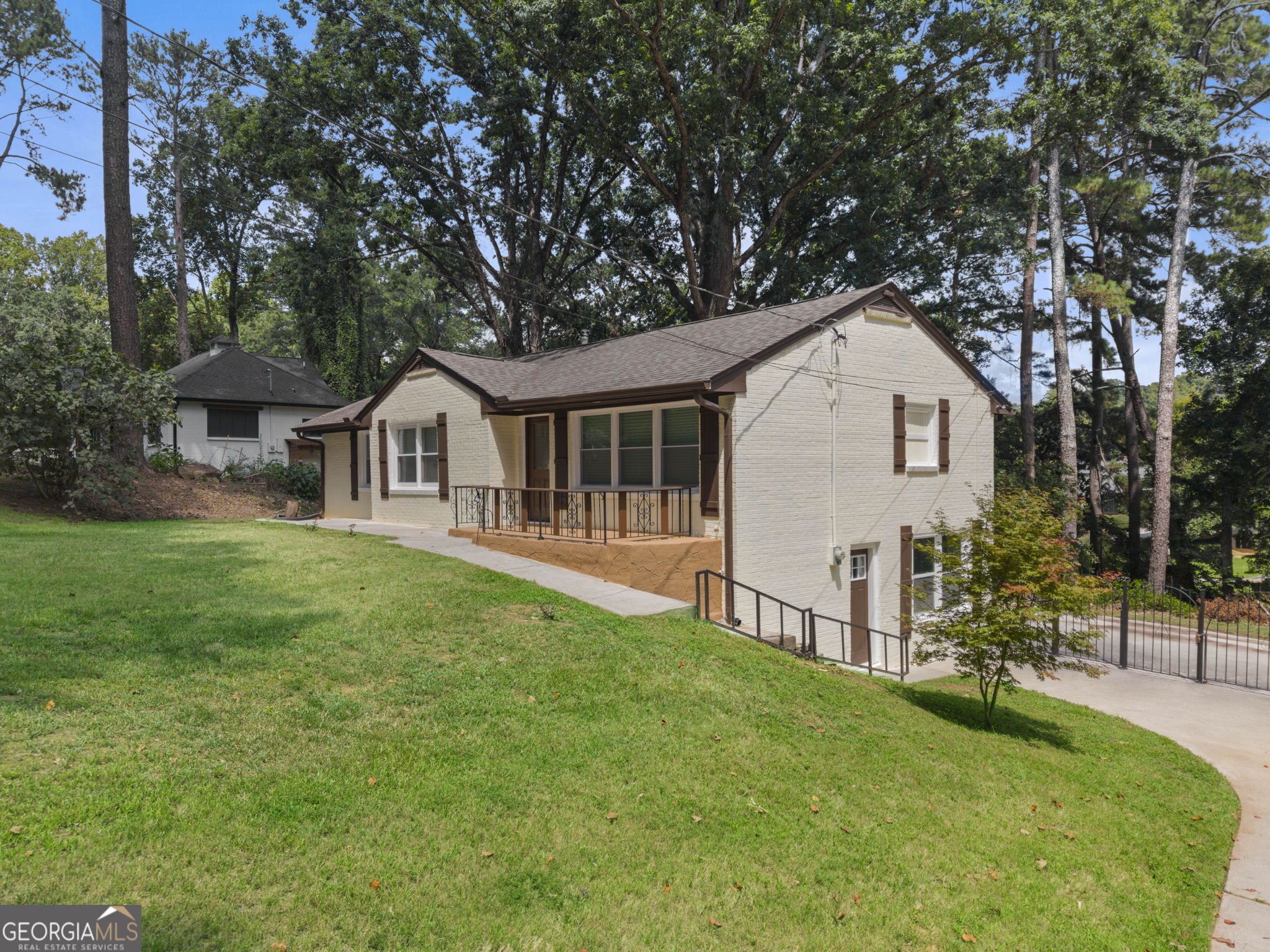 2783 Ben Hill Road Property Photo 2