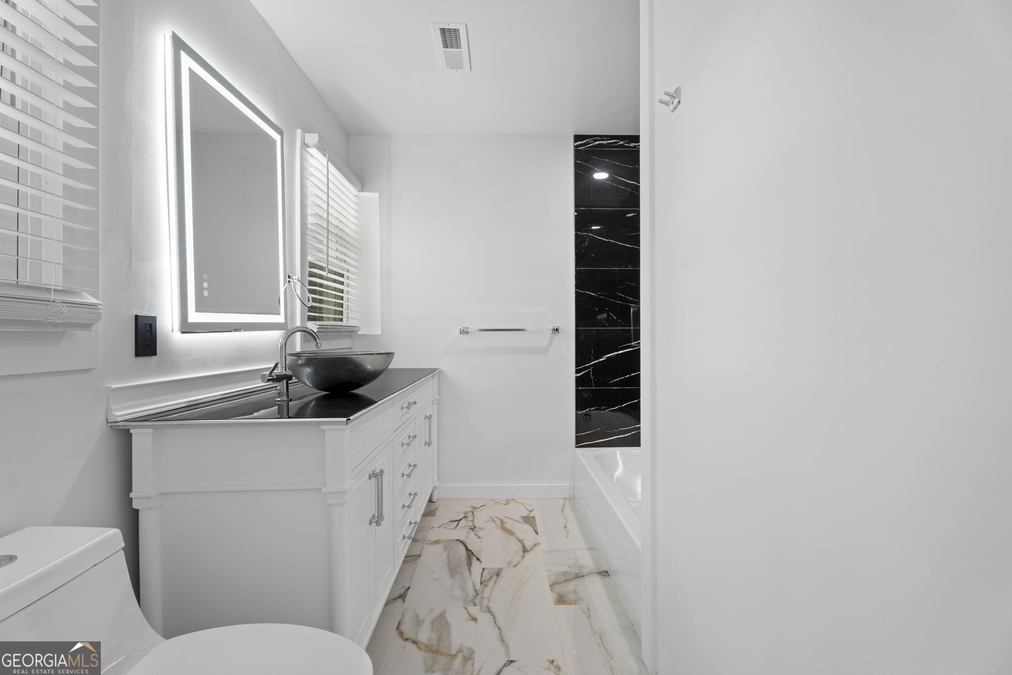 2783 Ben Hill Road Property Photo 12
