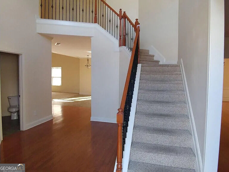 811 Hennepin Terrace Property Photo 3