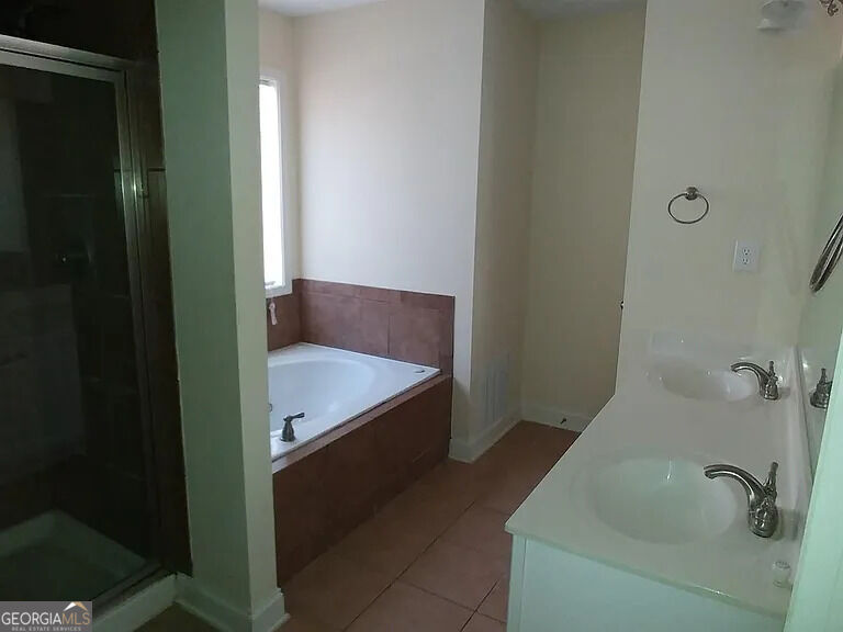 811 Hennepin Terrace Property Photo 9