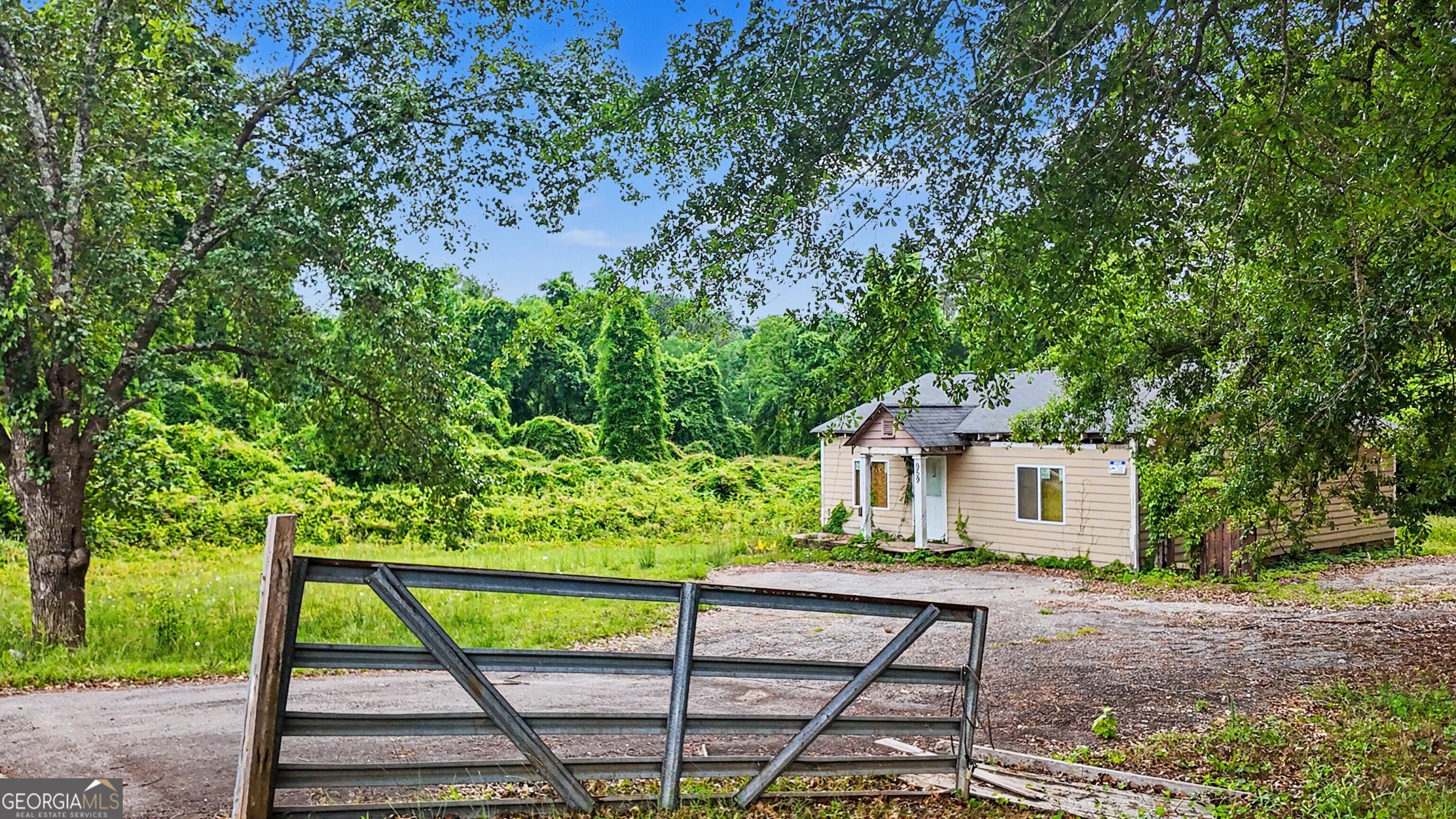945 S Hairston Road Property Photo 3