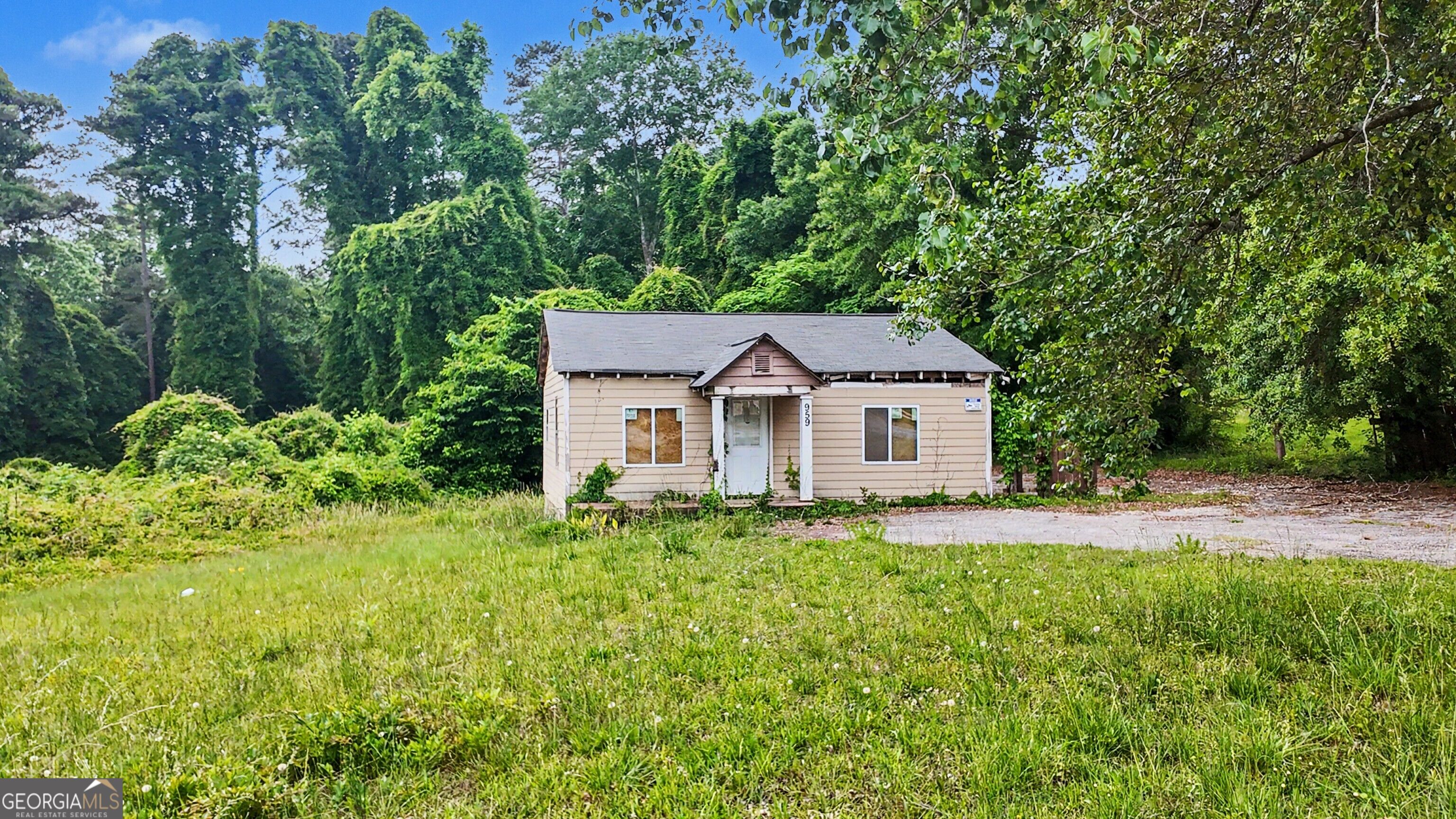 945 S Hairston Road Property Photo 5