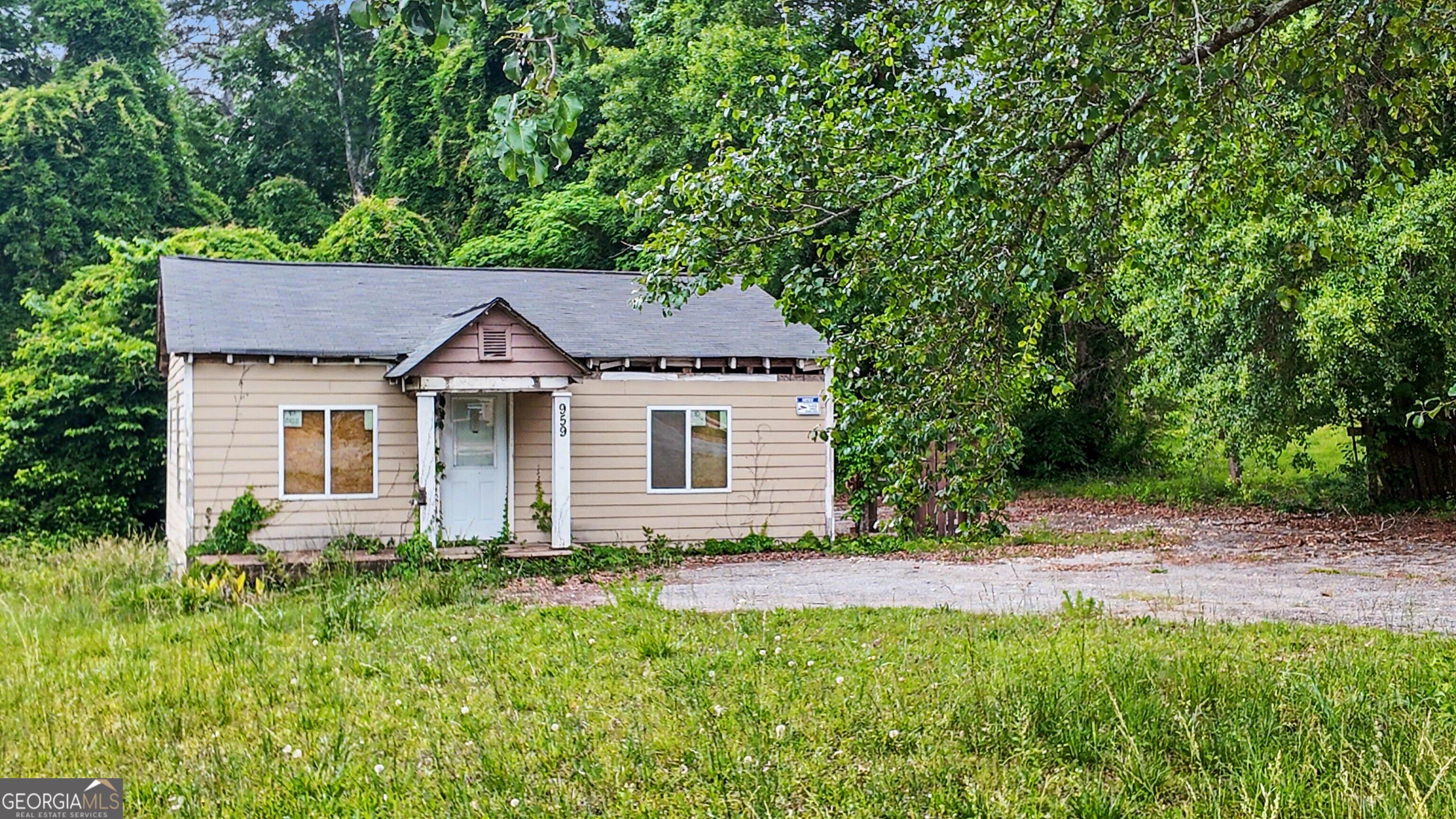 945 S Hairston Road Property Photo 6