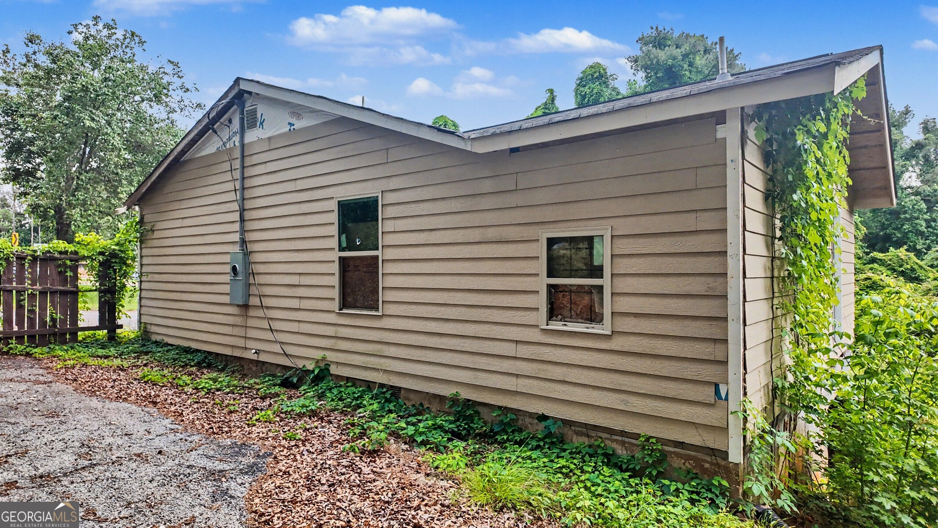 945 S Hairston Road Property Photo 8