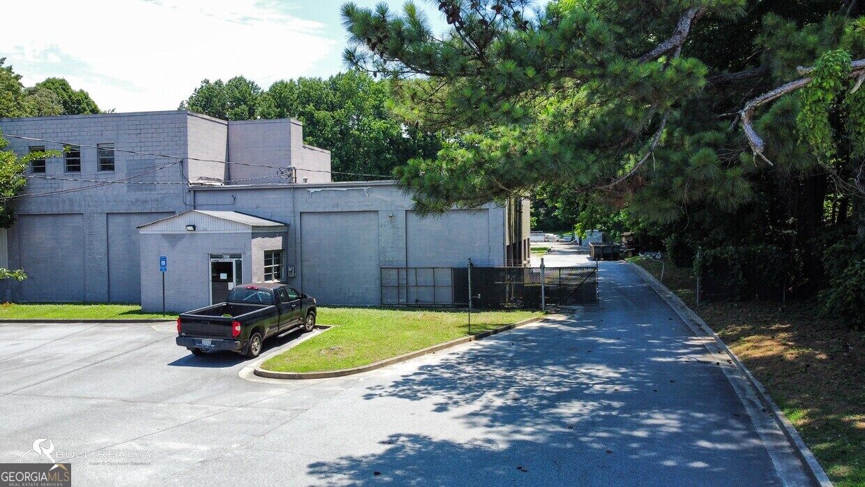4171 Winters Chapel Road Property Photo 1