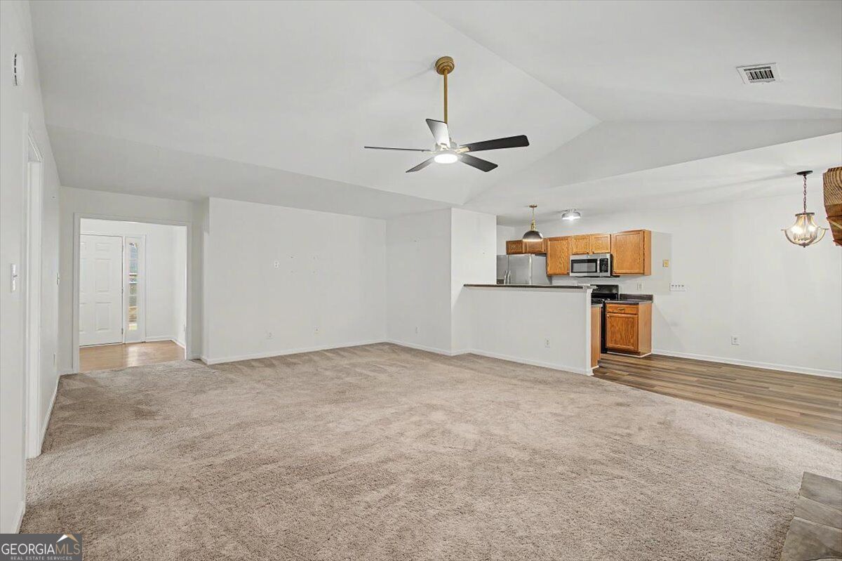 211 W Bridge Drive Property Photo 8