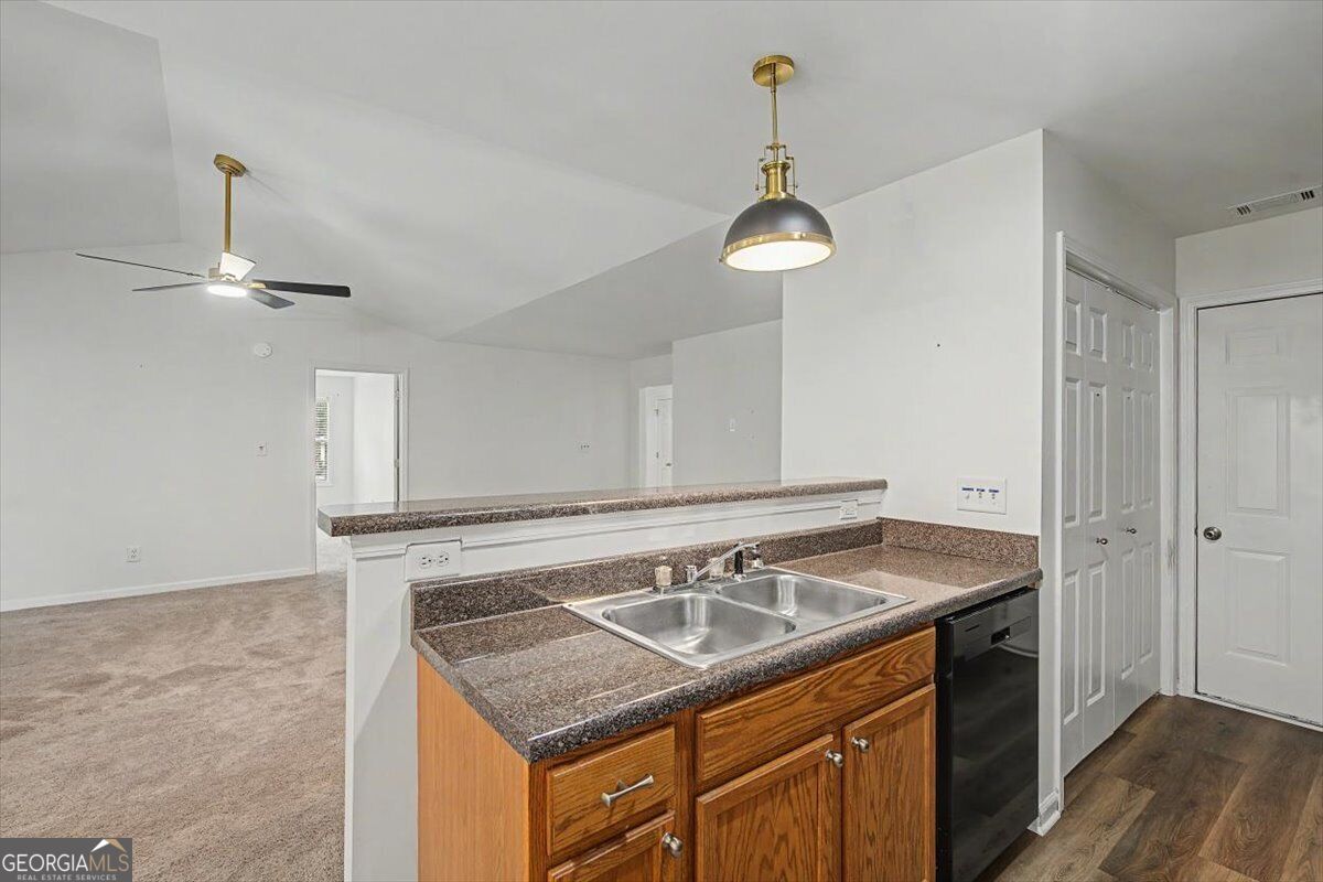 211 W Bridge Drive Property Photo 11