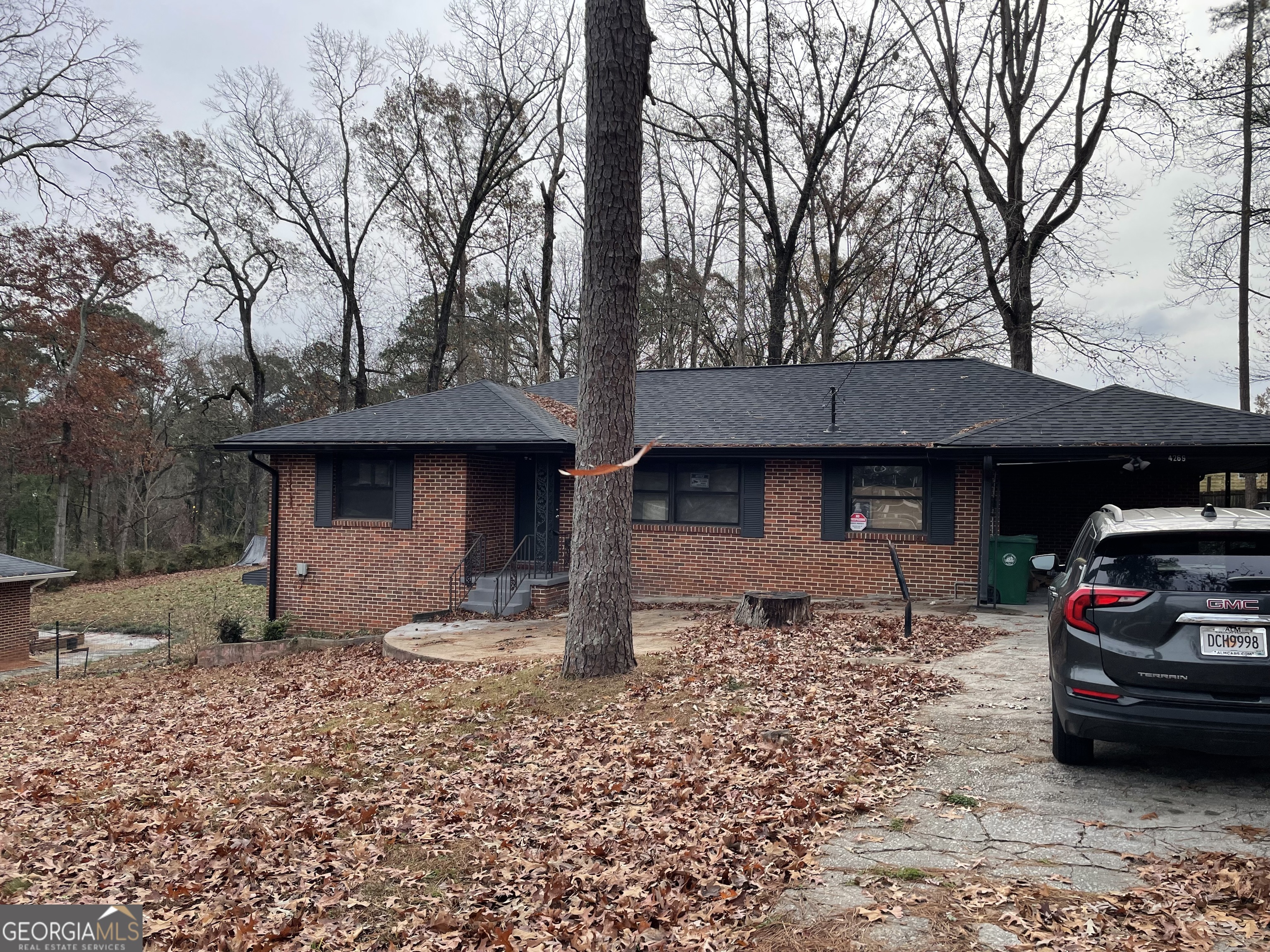 4269 Mercer Road Property Photo 1