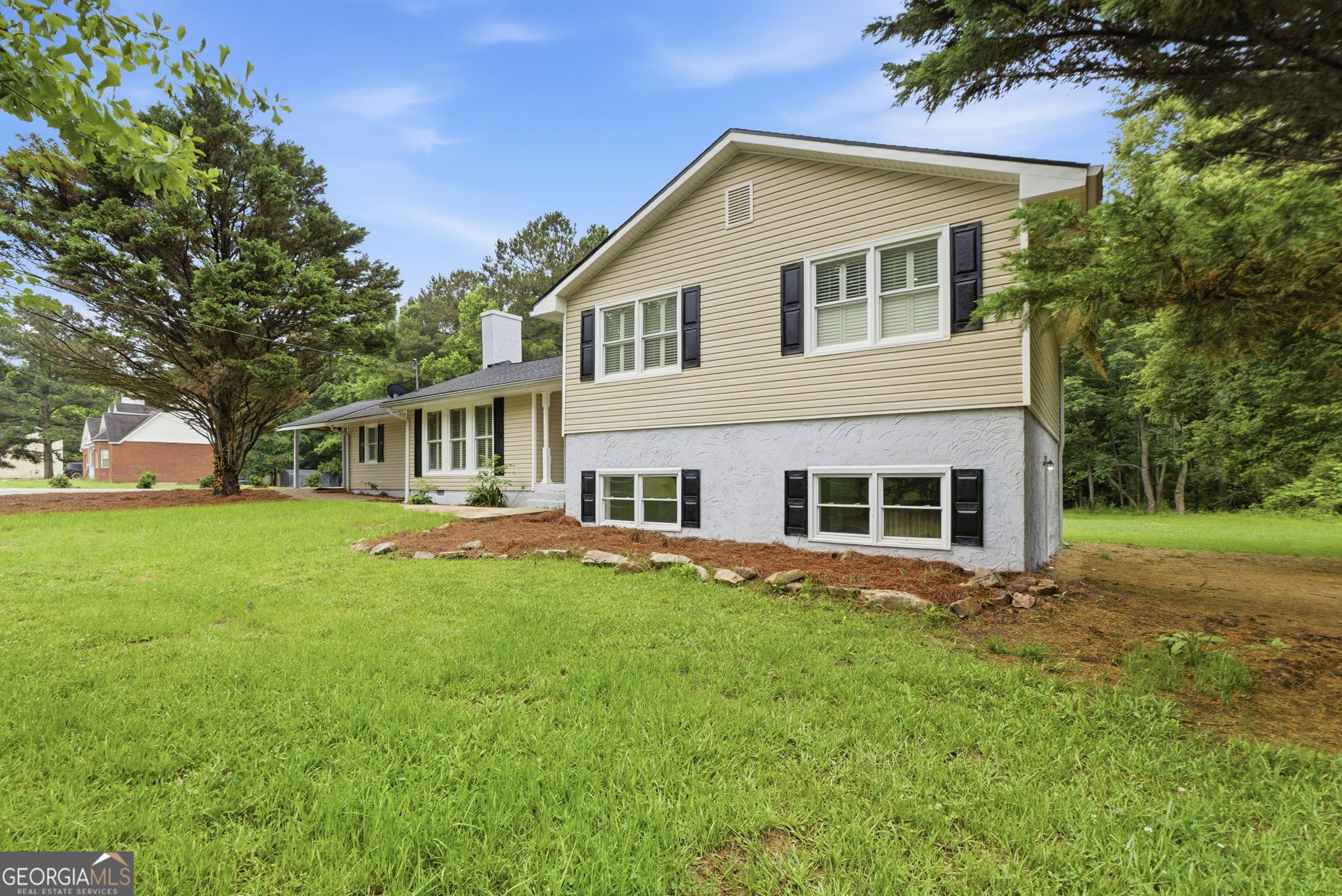 76 Willis Road Property Photo 2