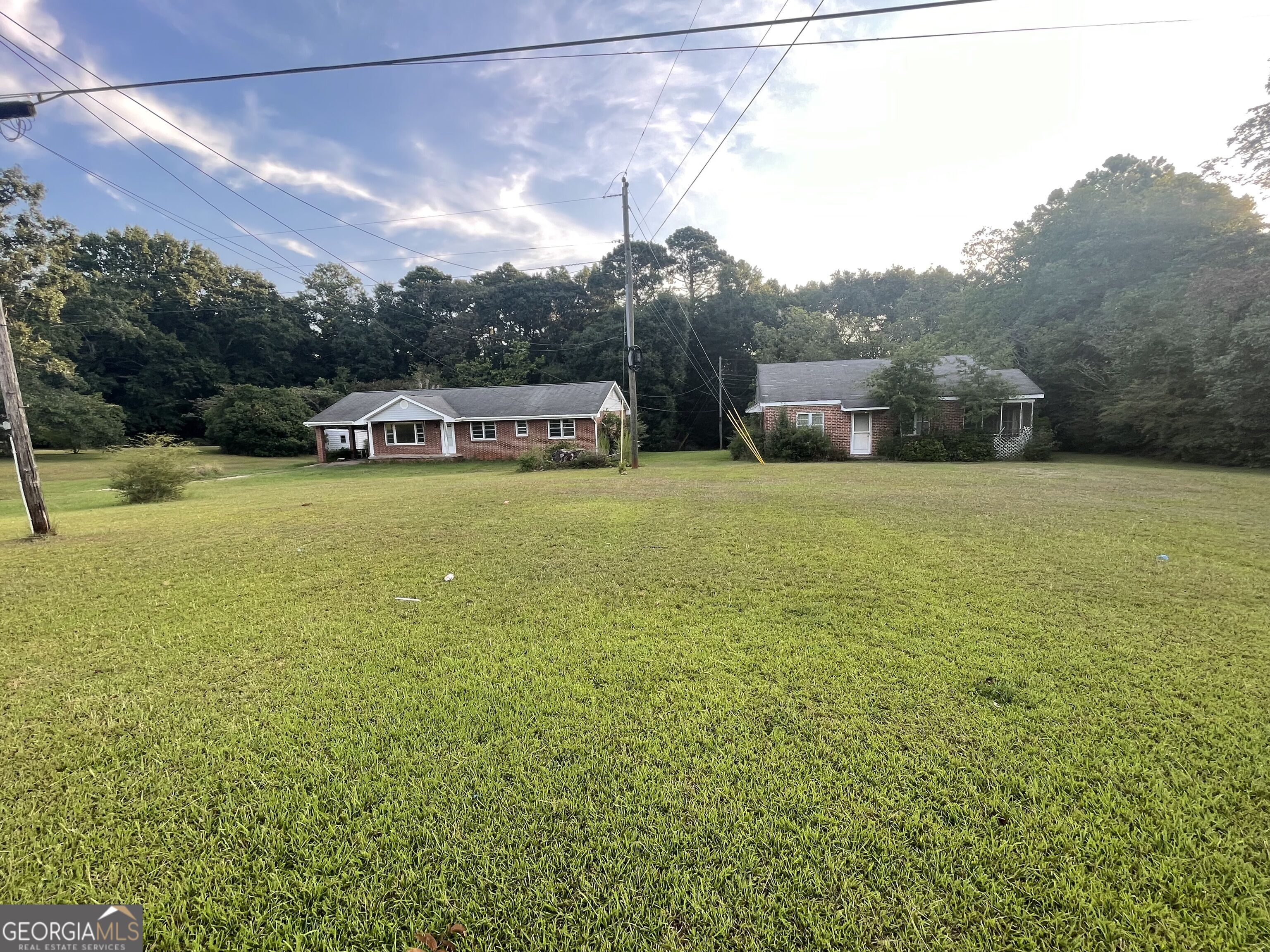 541 Highway 18 W Property Photo 1