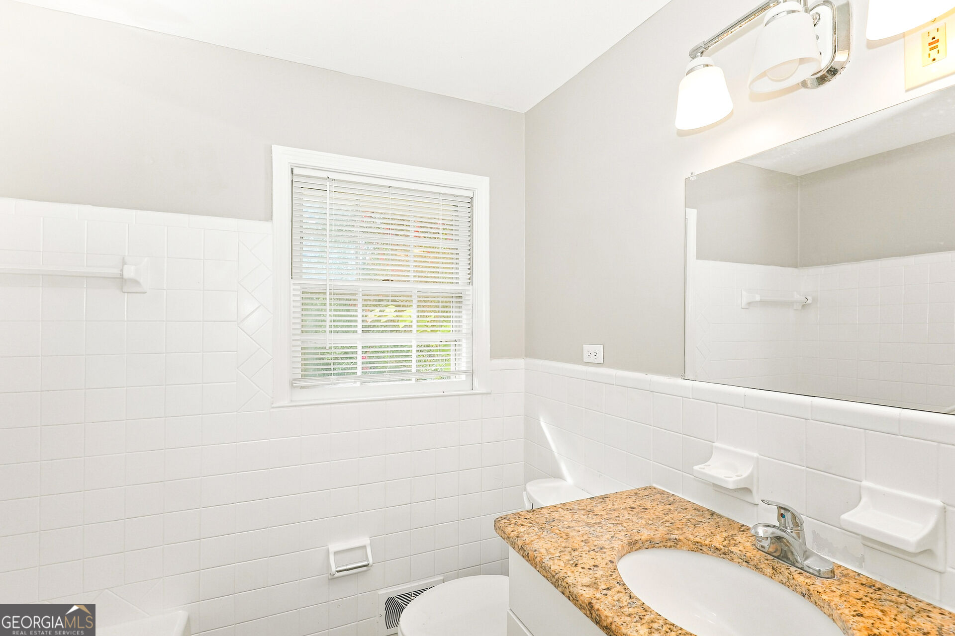 85 North Drive Property Photo 17