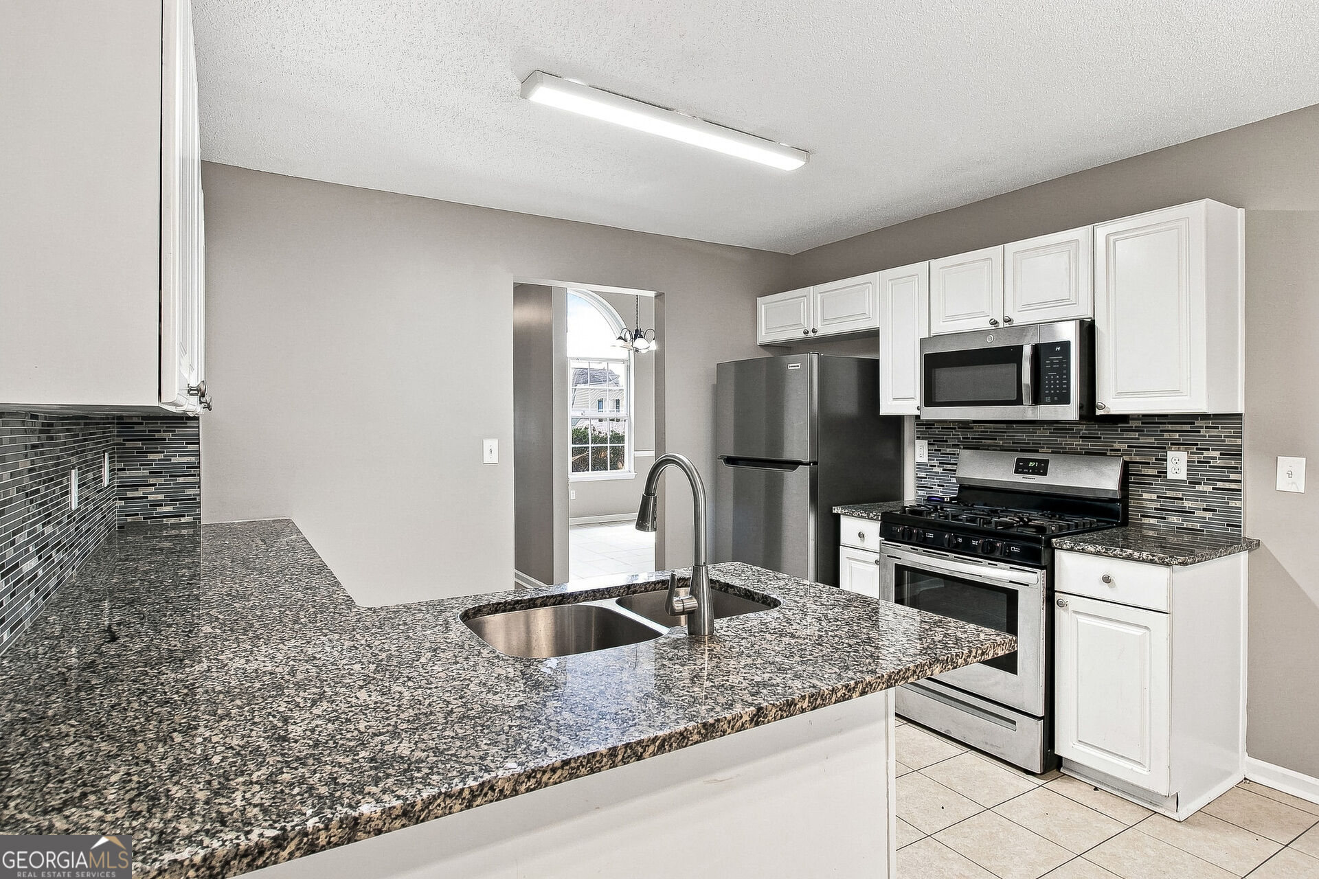 6258 Lakeview Court Property Photo 5