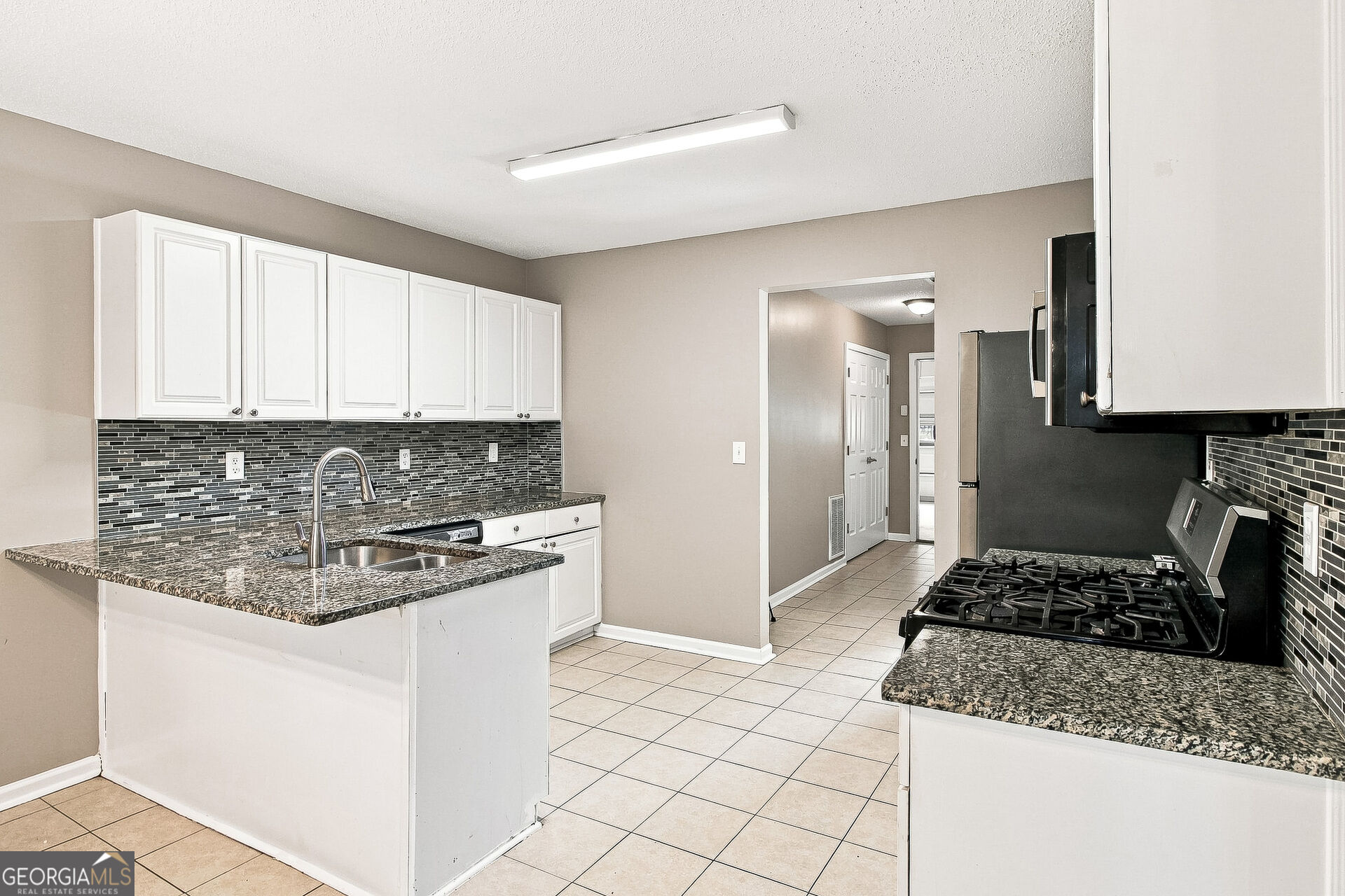 6258 Lakeview Court Property Photo 6