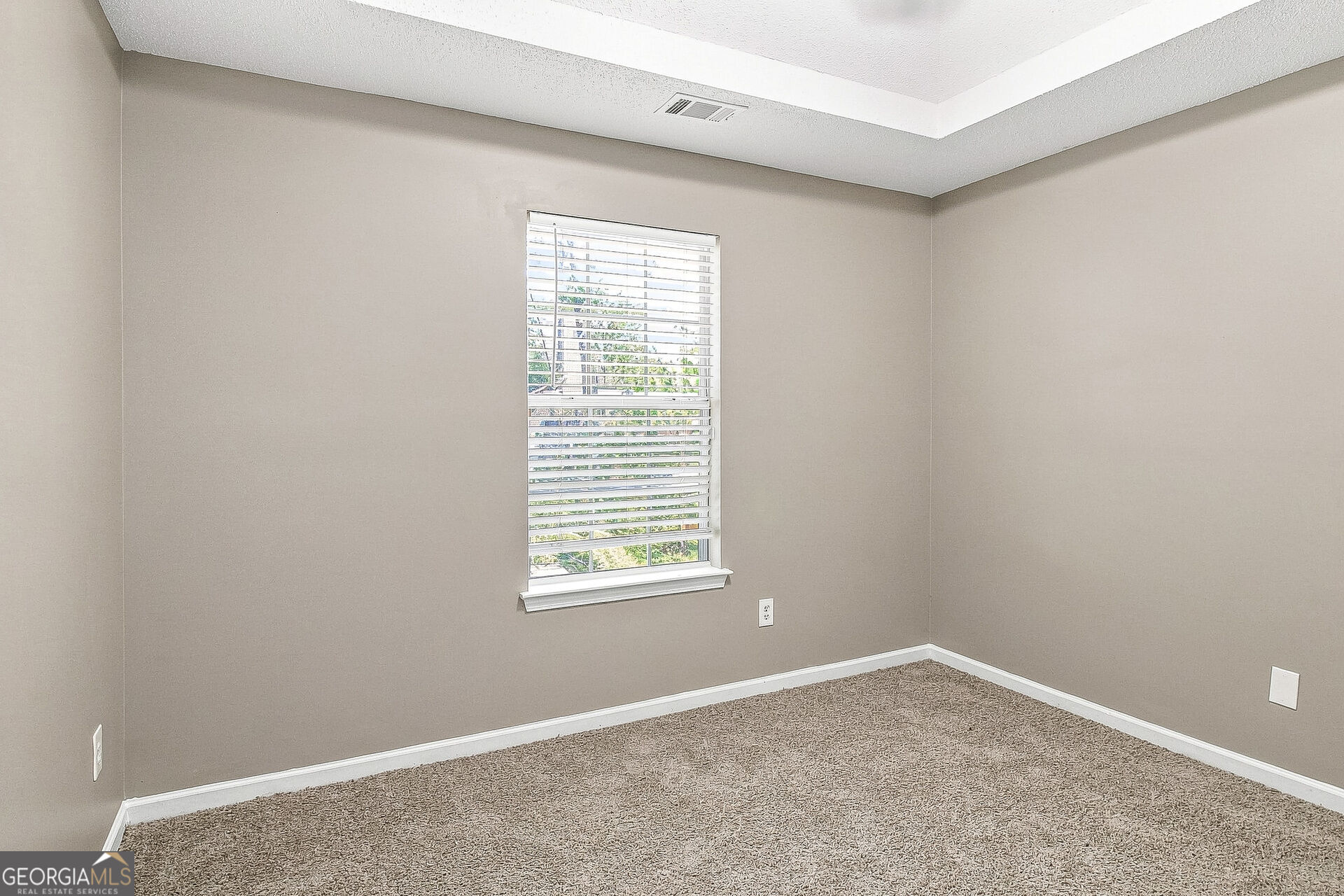 6258 Lakeview Court Property Photo 8