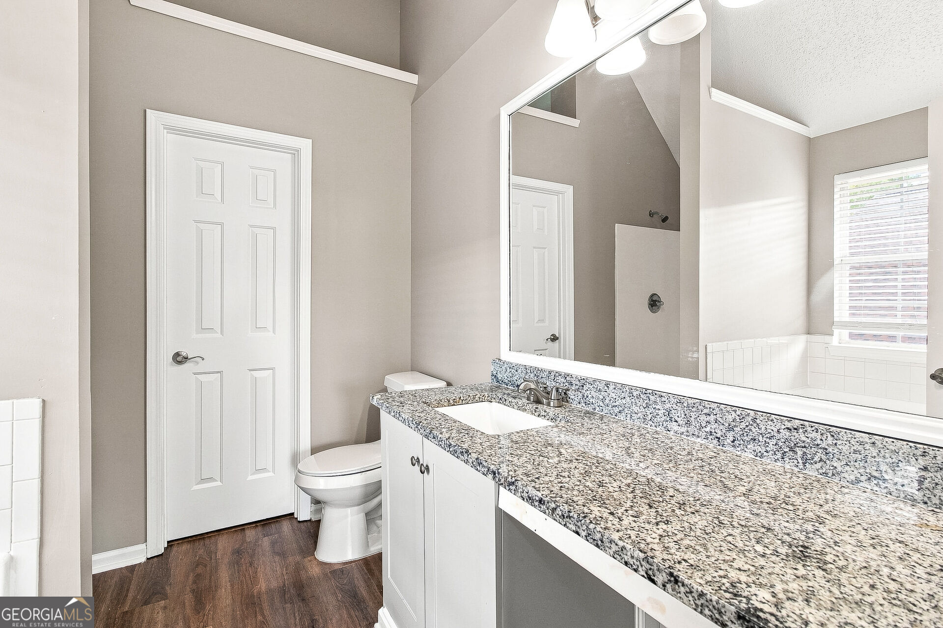 6258 Lakeview Court Property Photo 9